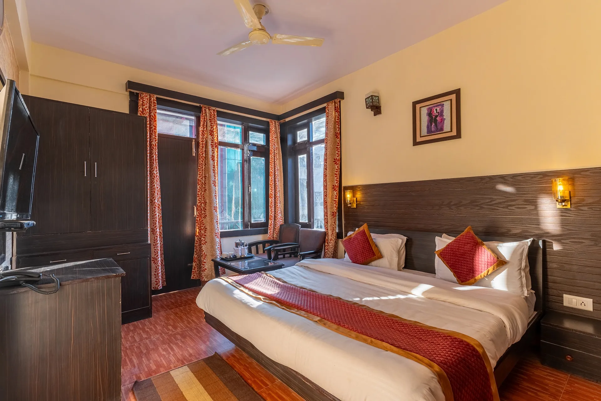 The Raikwal's Hotel & Restaurant Room