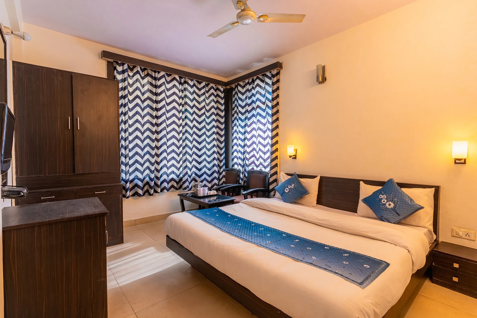 The Raikwal's Hotel & Restaurant Room