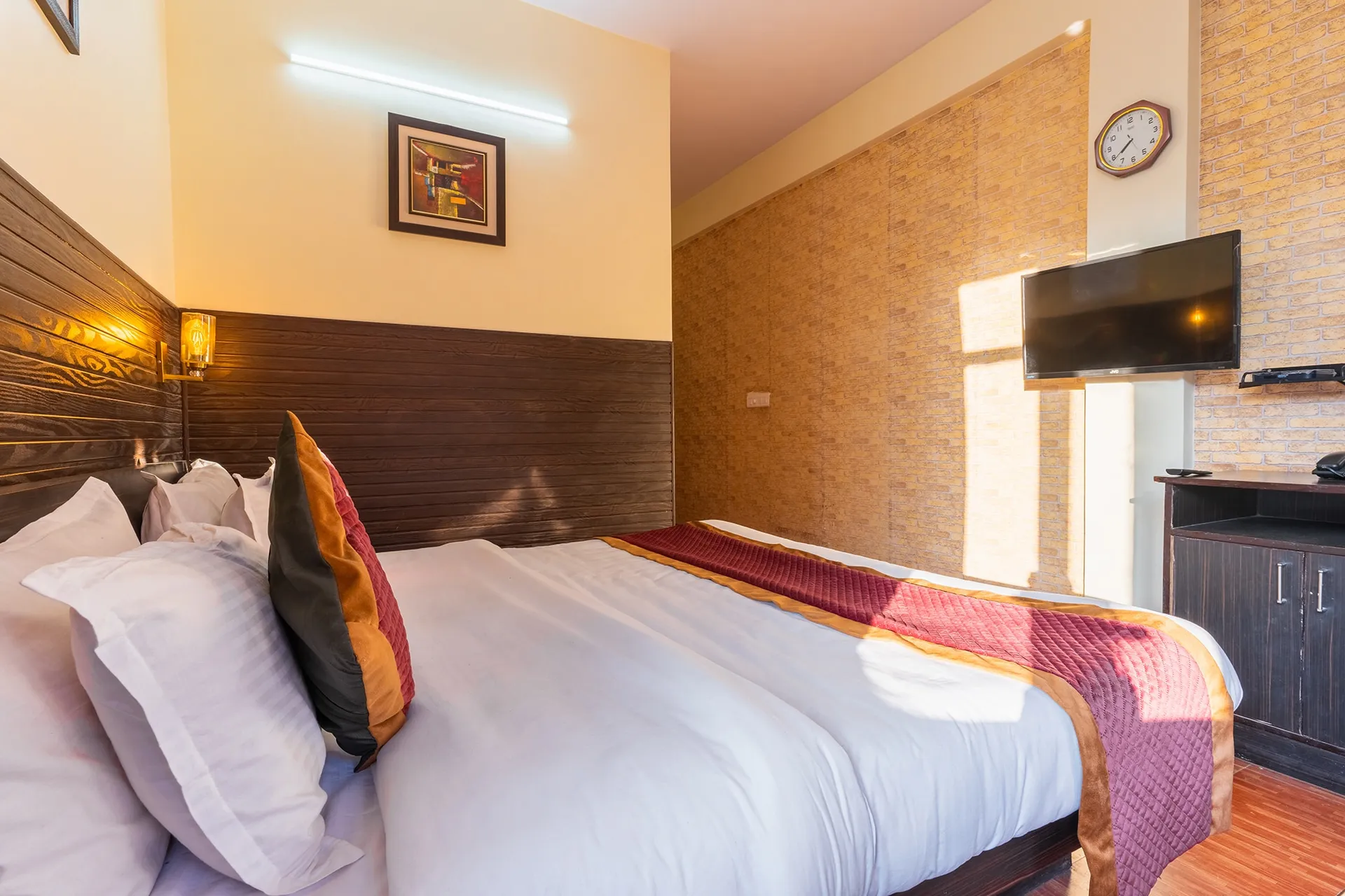 The Raikwal's Hotel & Restaurant Room