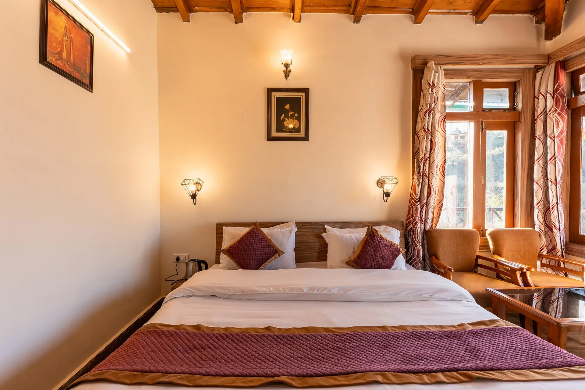 The Raikwal's Hotel & Restaurant Room