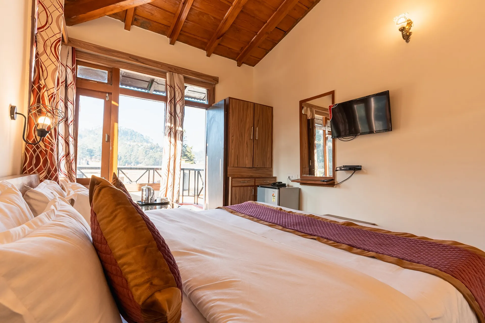 The Raikwal's Hotel & Restaurant Room