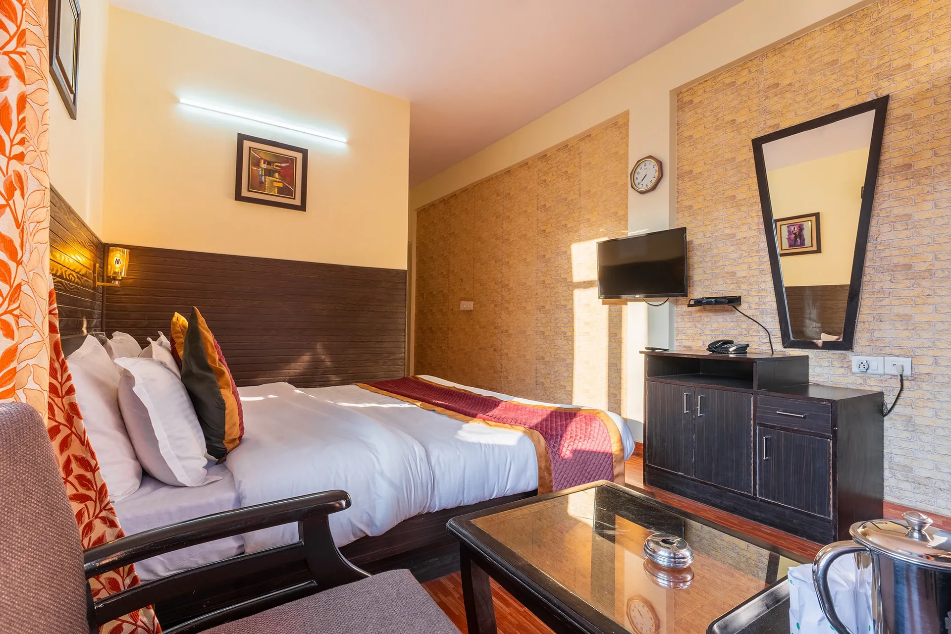 The Raikwal's Hotel & Restaurant Room