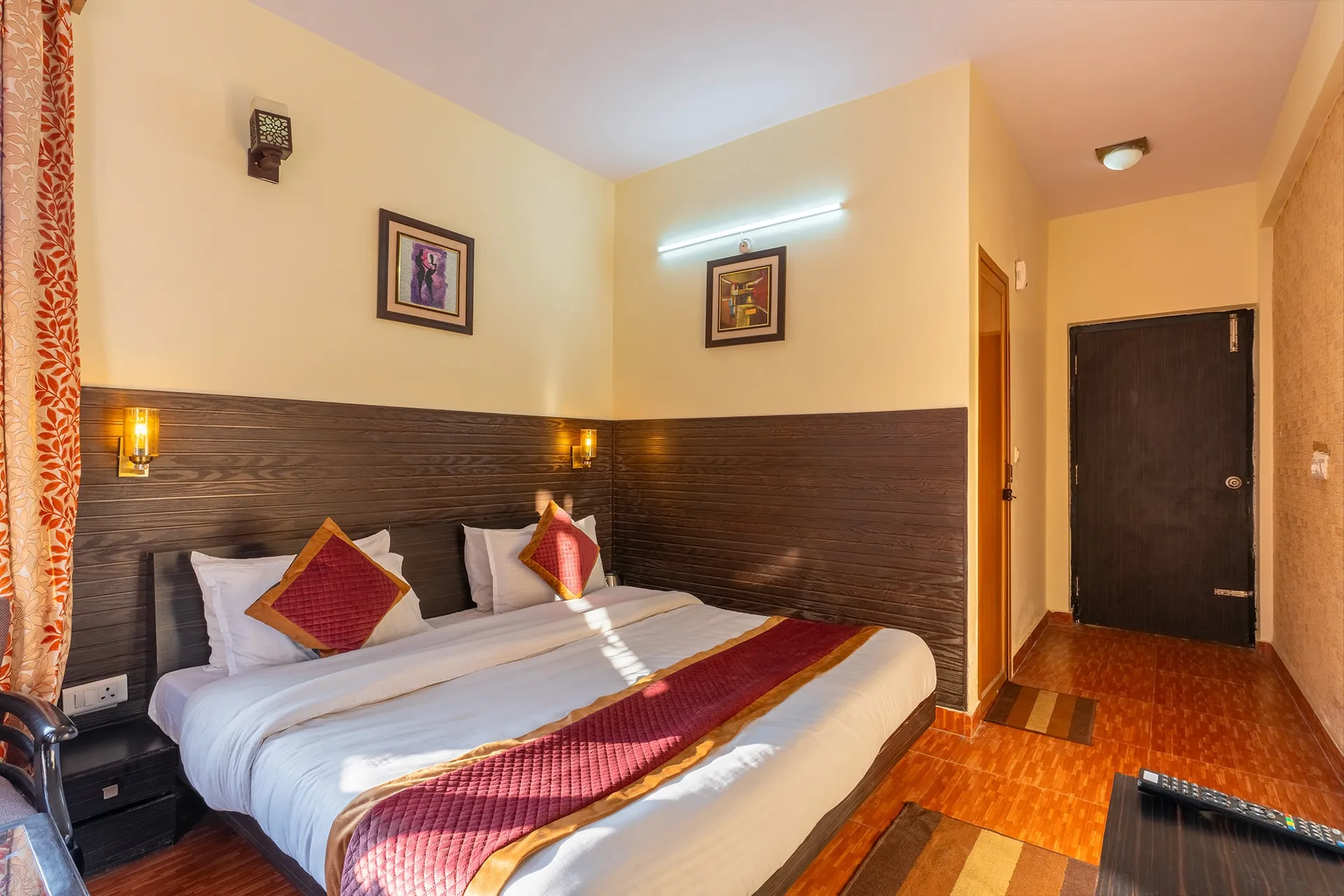 The Raikwal's Hotel & Restaurant Room