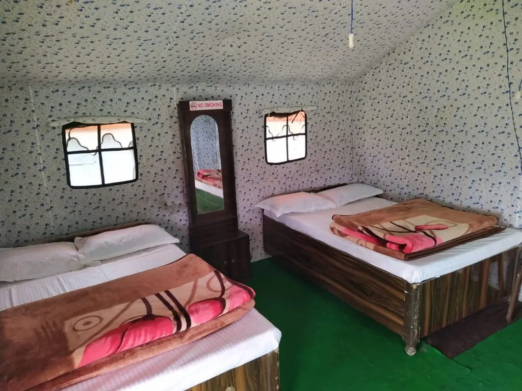 The Meadows Chopta Camp Stay Bedroom
