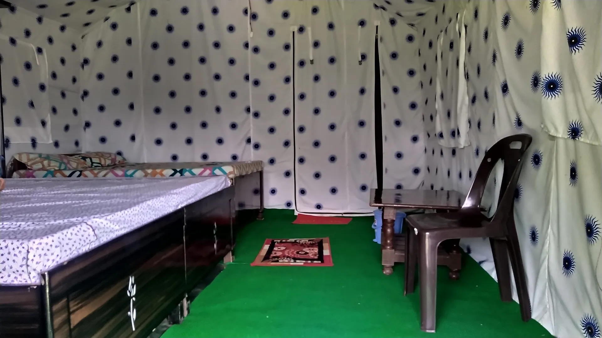The Meadows Chopta Camp Stay Bedroom