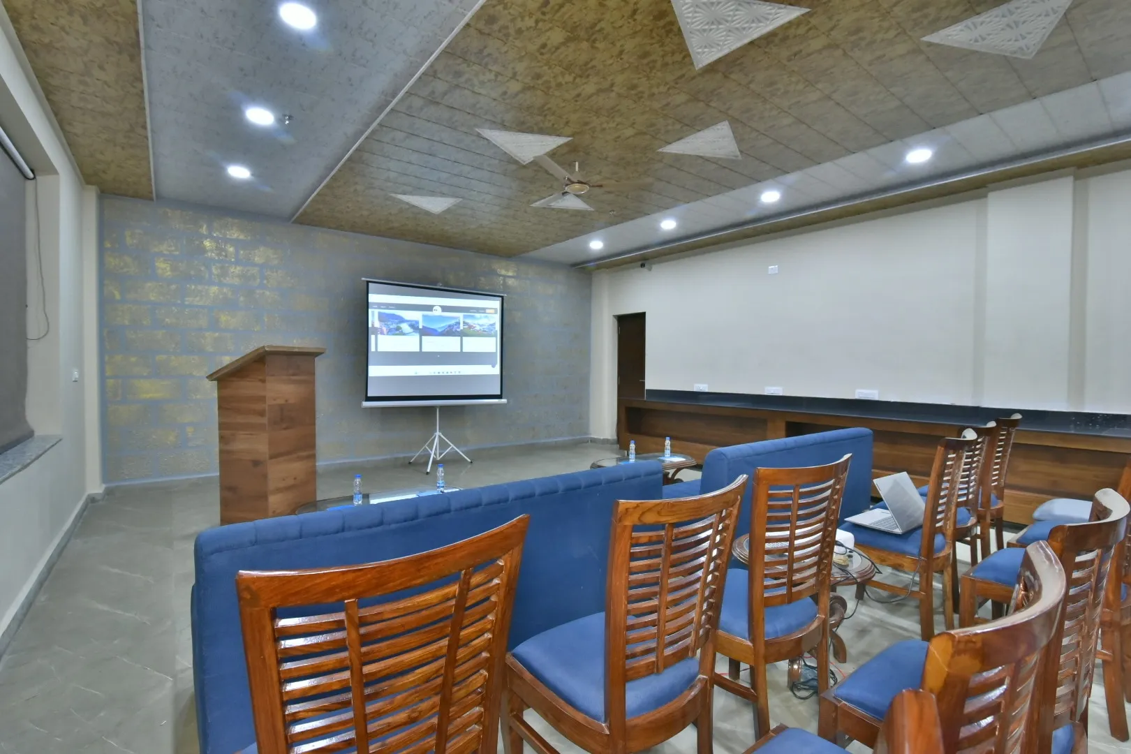 DLS Ark Holiday Inn Conference Room