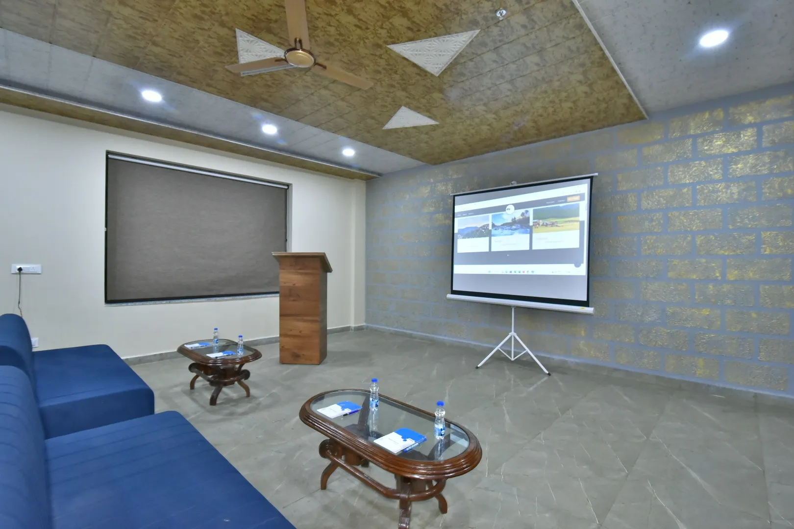 DLS Ark Holiday Inn Conference Room