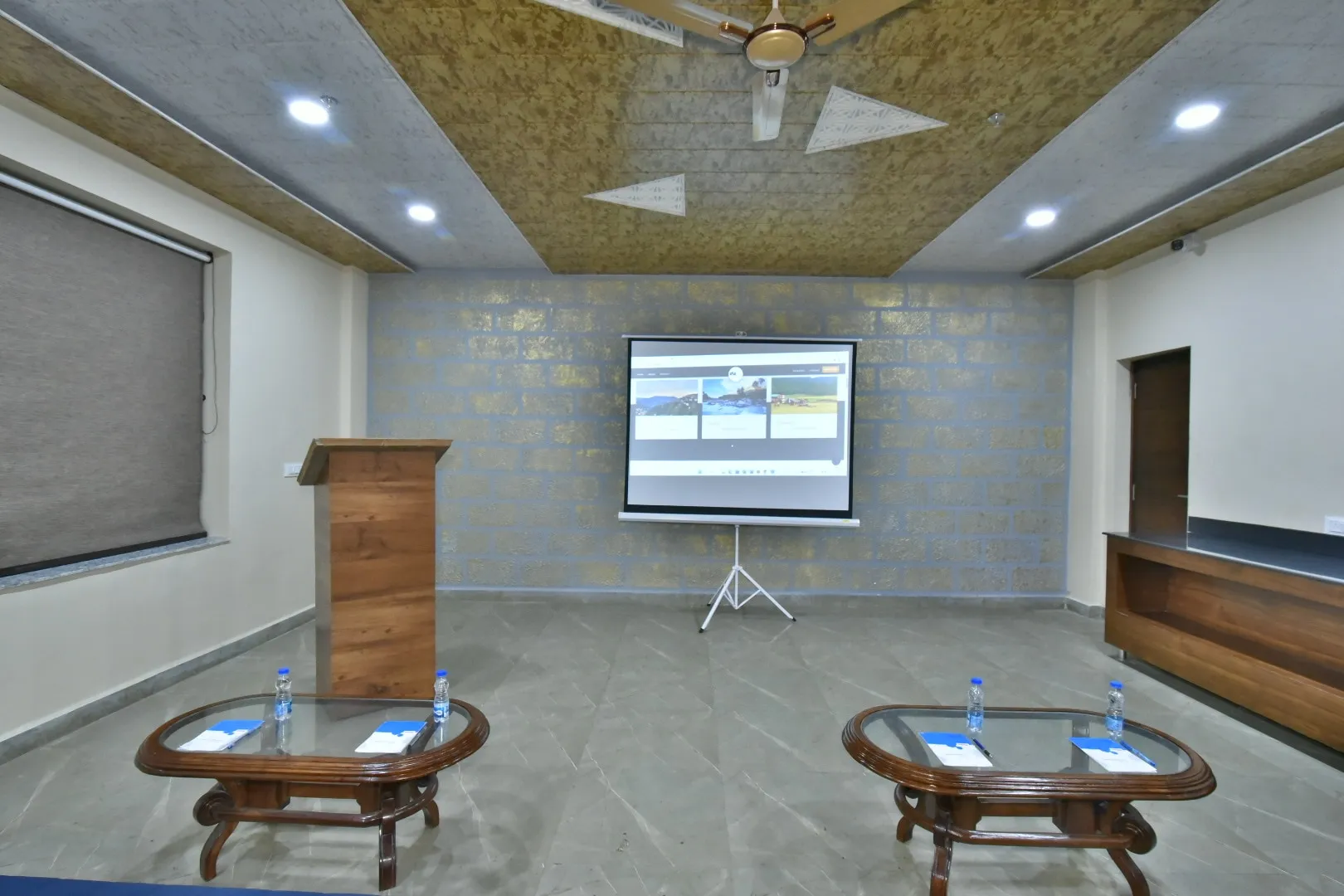 DLS Ark Holiday Inn Conference Room