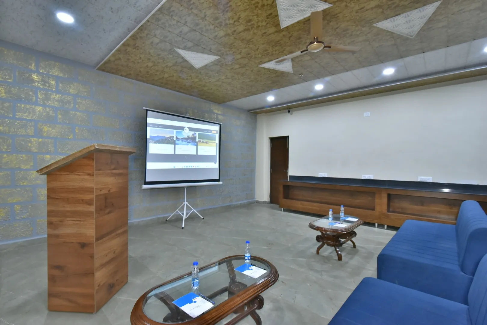 DLS Ark Holiday Inn Conference Room