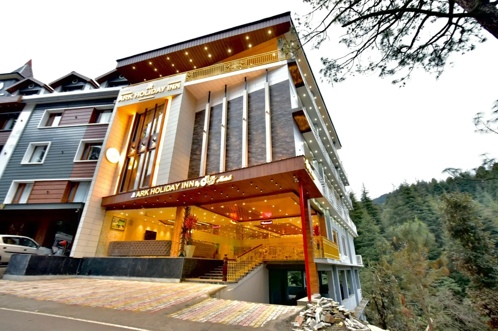 DLS Ark Holiday Inn Facade