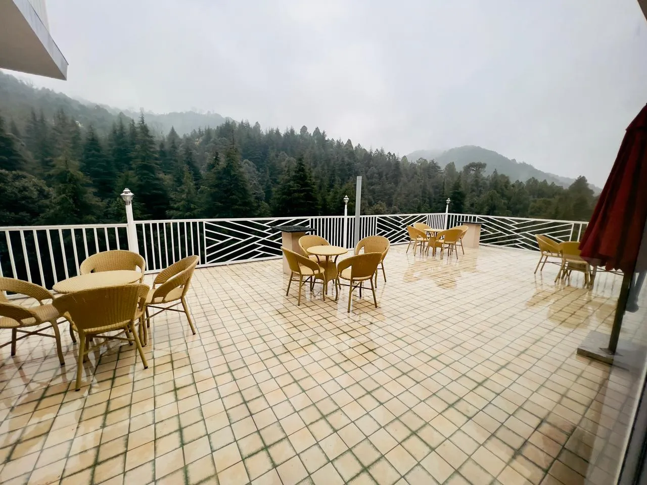 DLS Ark Holiday Inn Outdoors