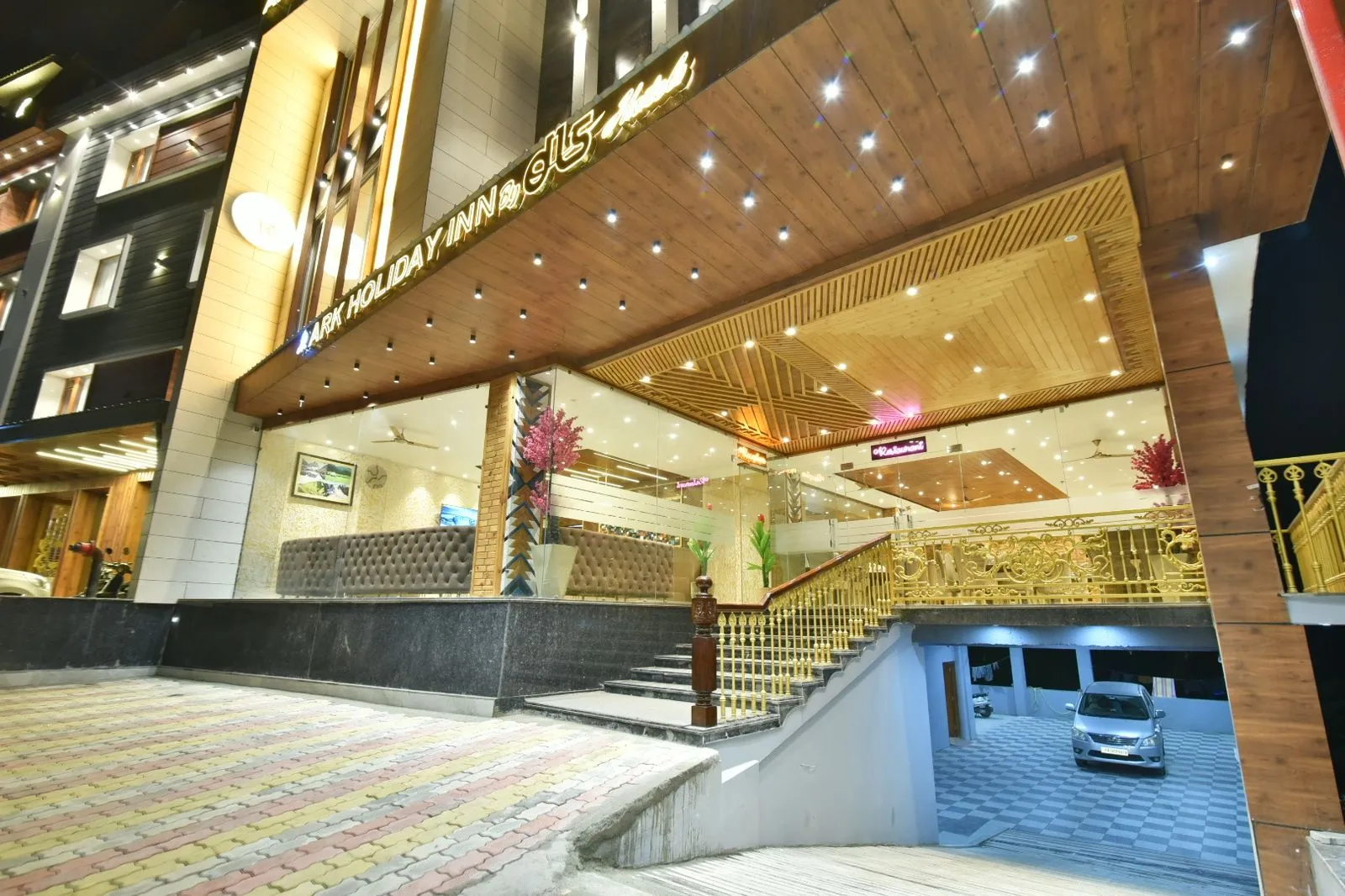 DLS Ark Holiday Inn Parking