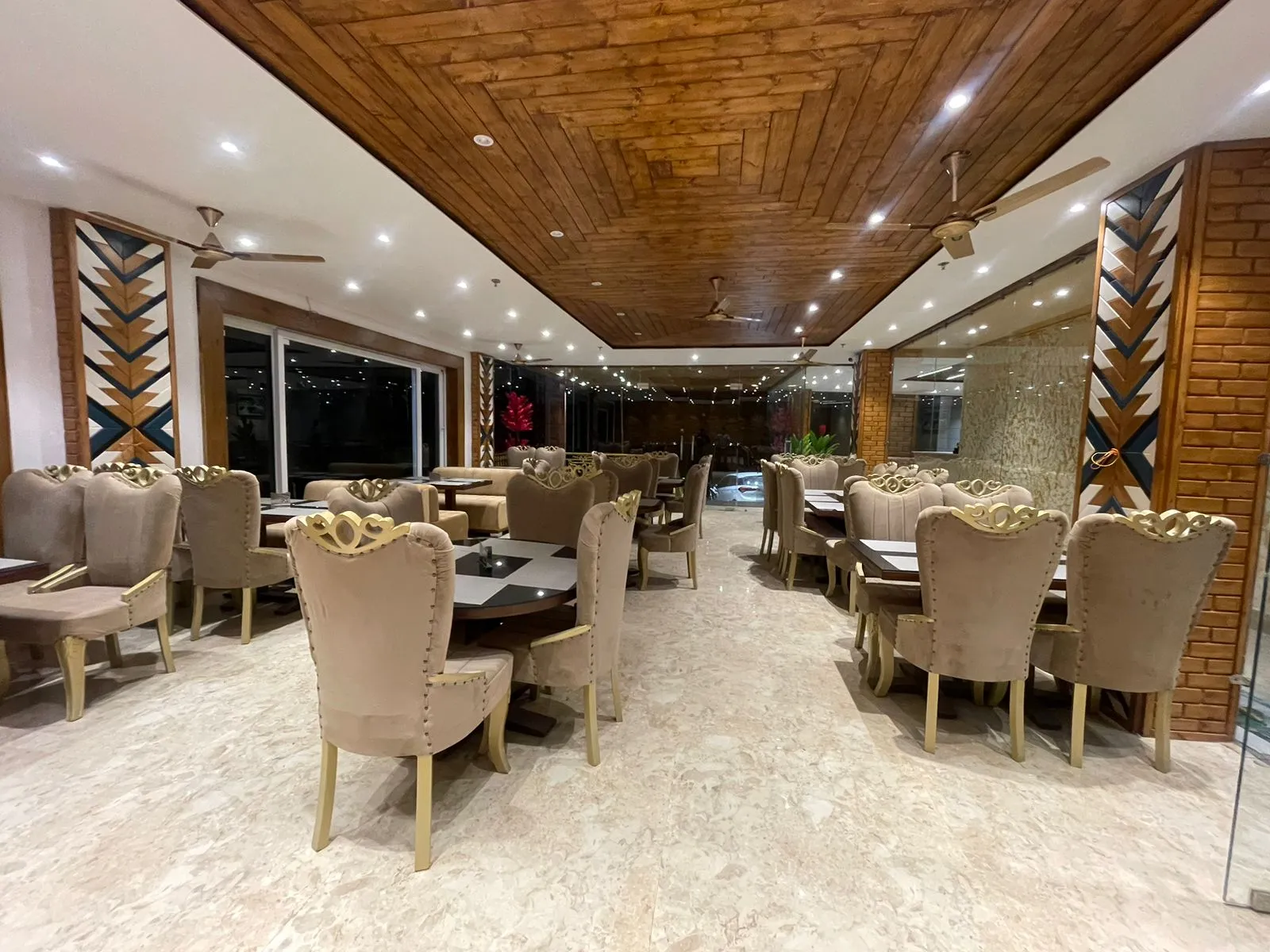 DLS Ark Holiday Inn Restaurant