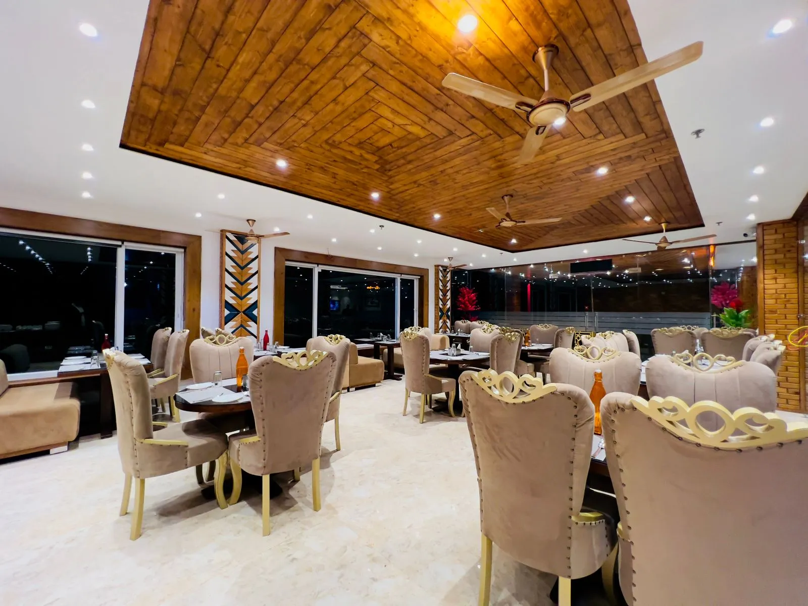 DLS Ark Holiday Inn Restaurant