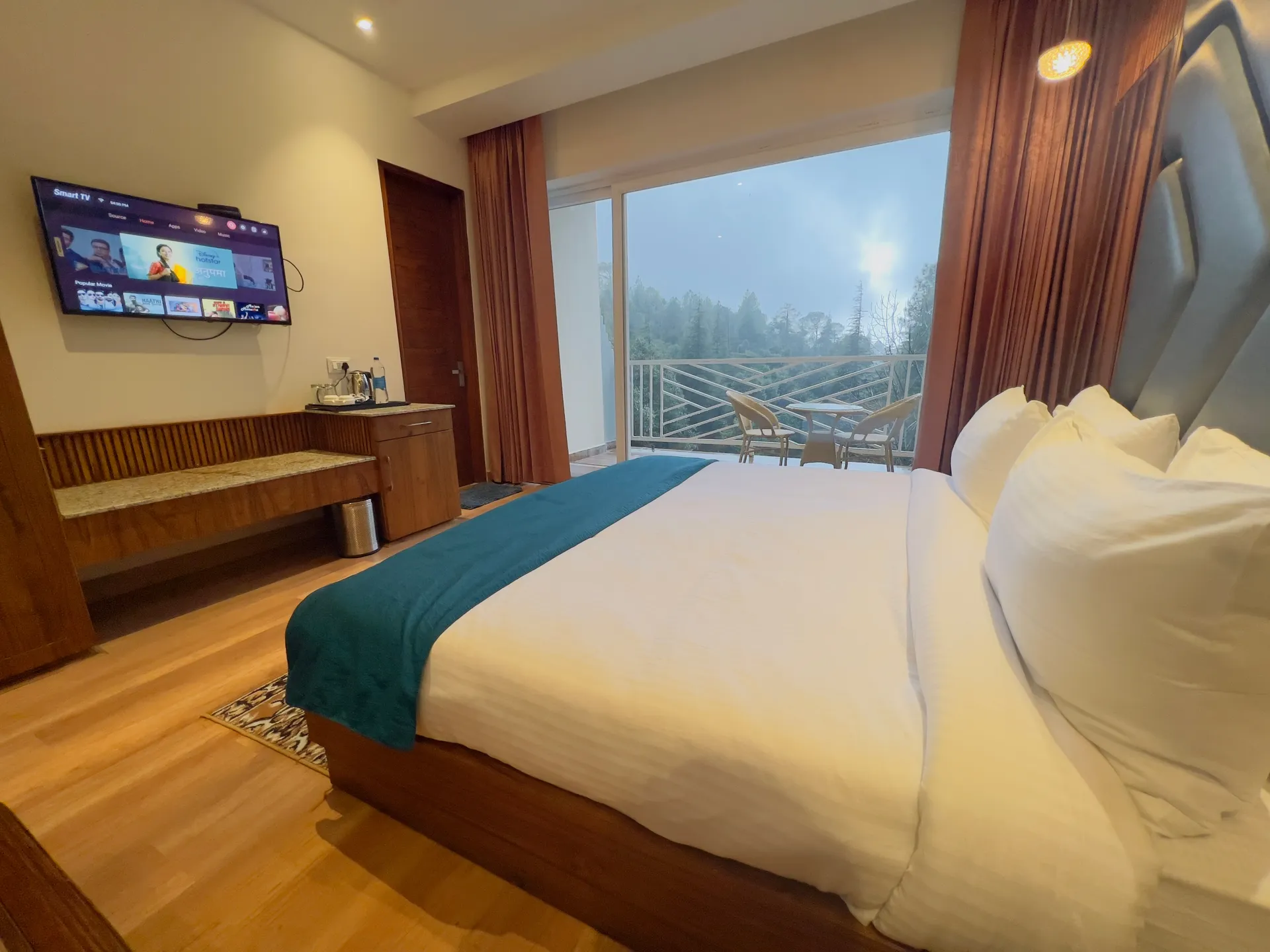 DLS Ark Holiday Inn Room
