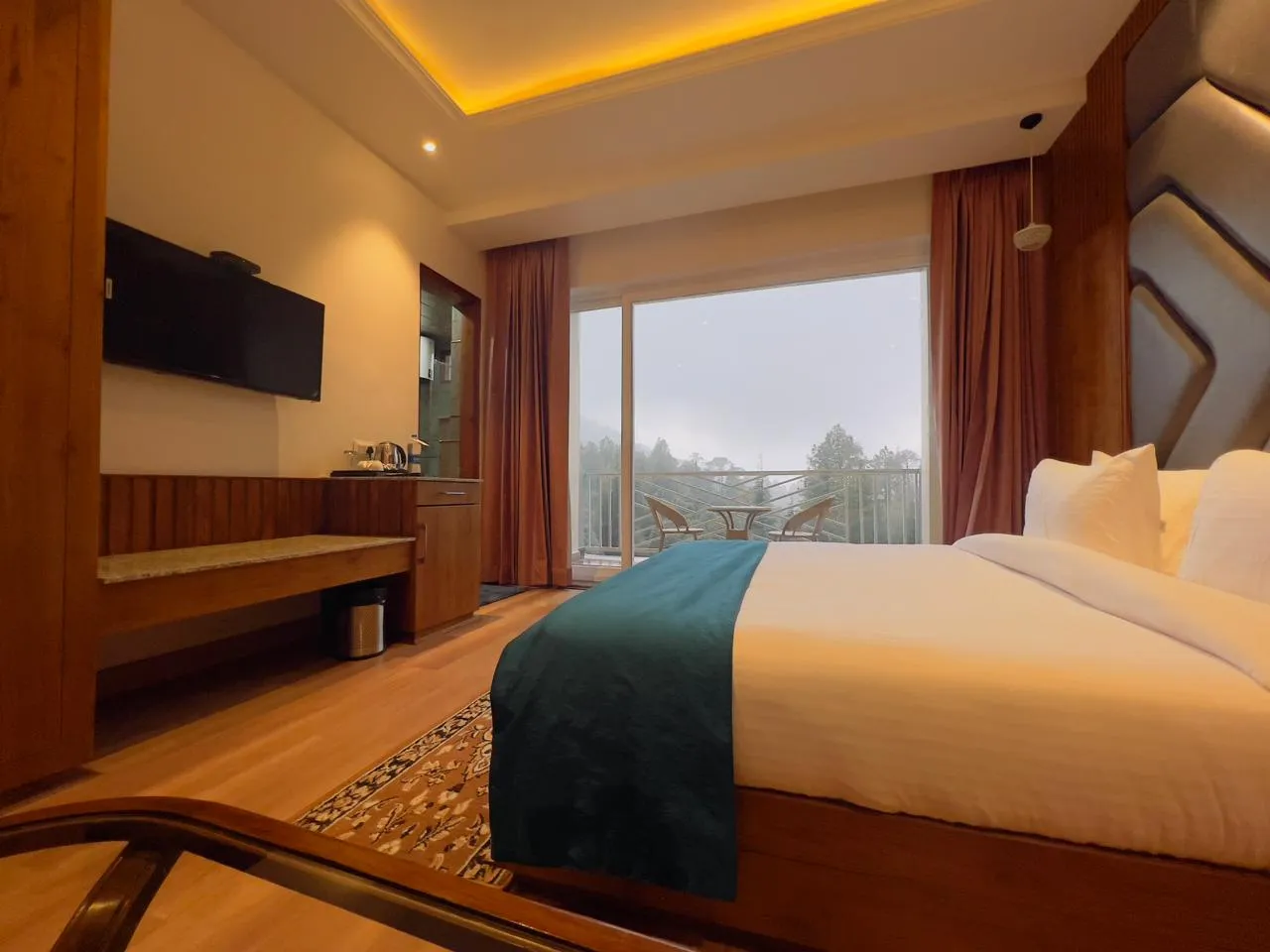 DLS Ark Holiday Inn Room