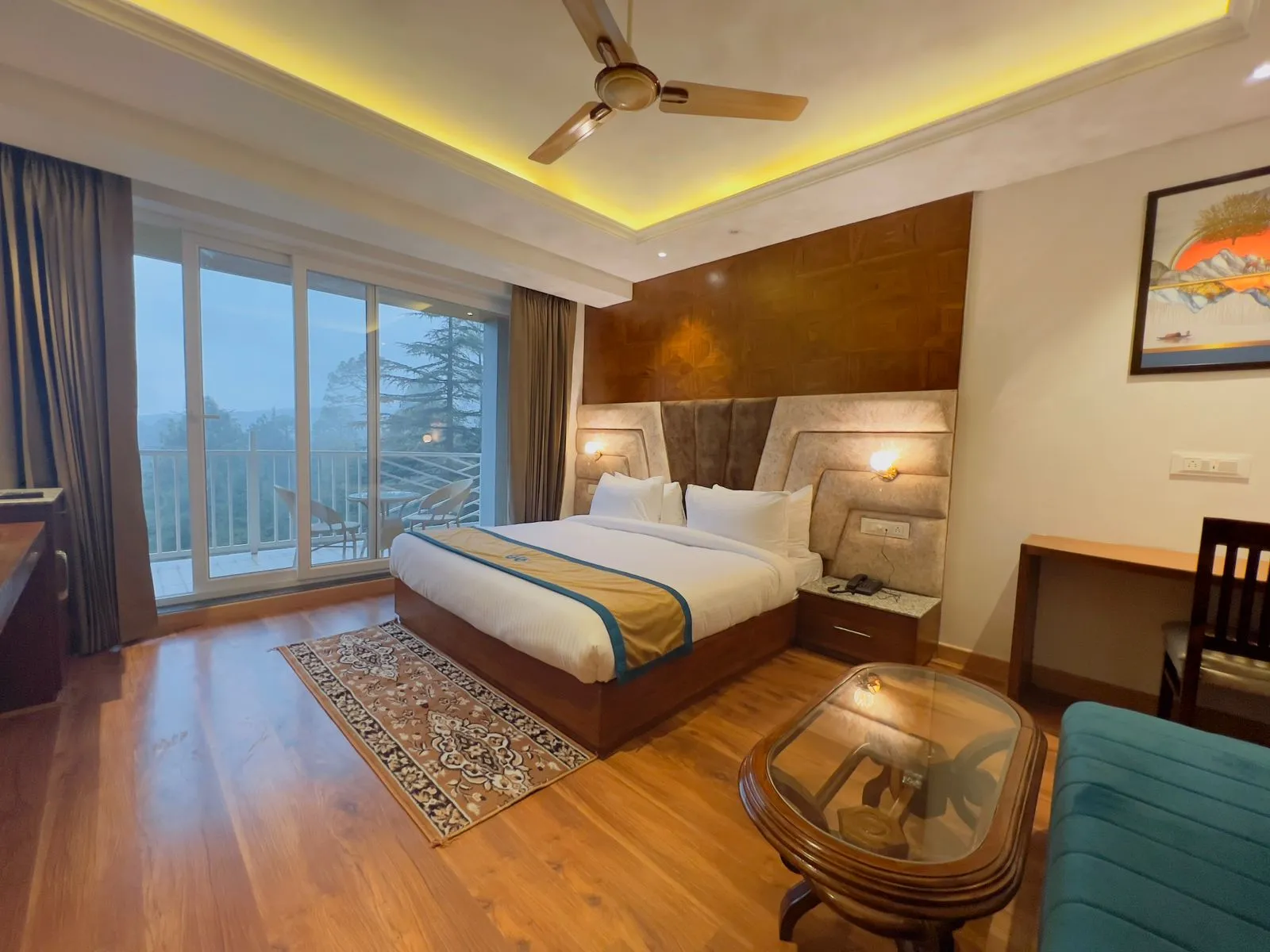 DLS Ark Holiday Inn Room