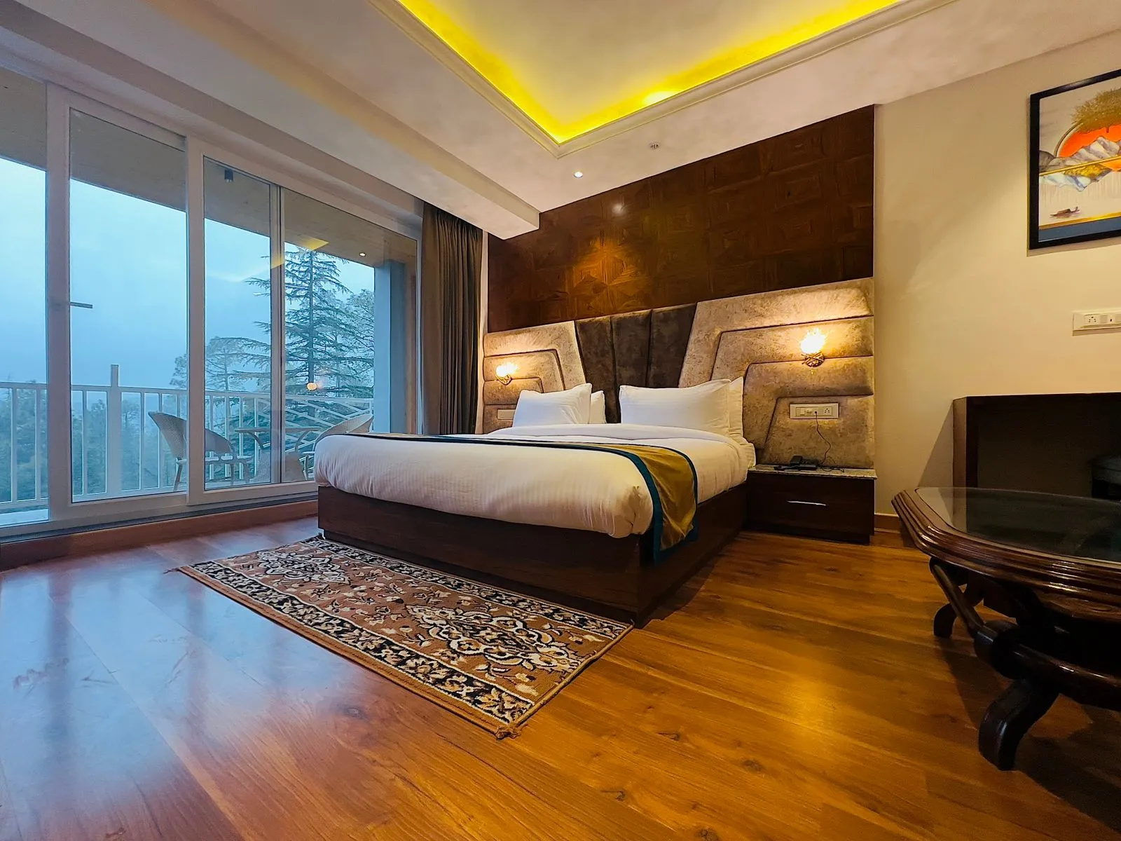 DLS Ark Holiday Inn Room