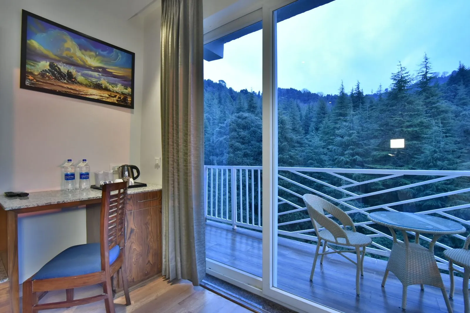DLS Ark Holiday Inn Room