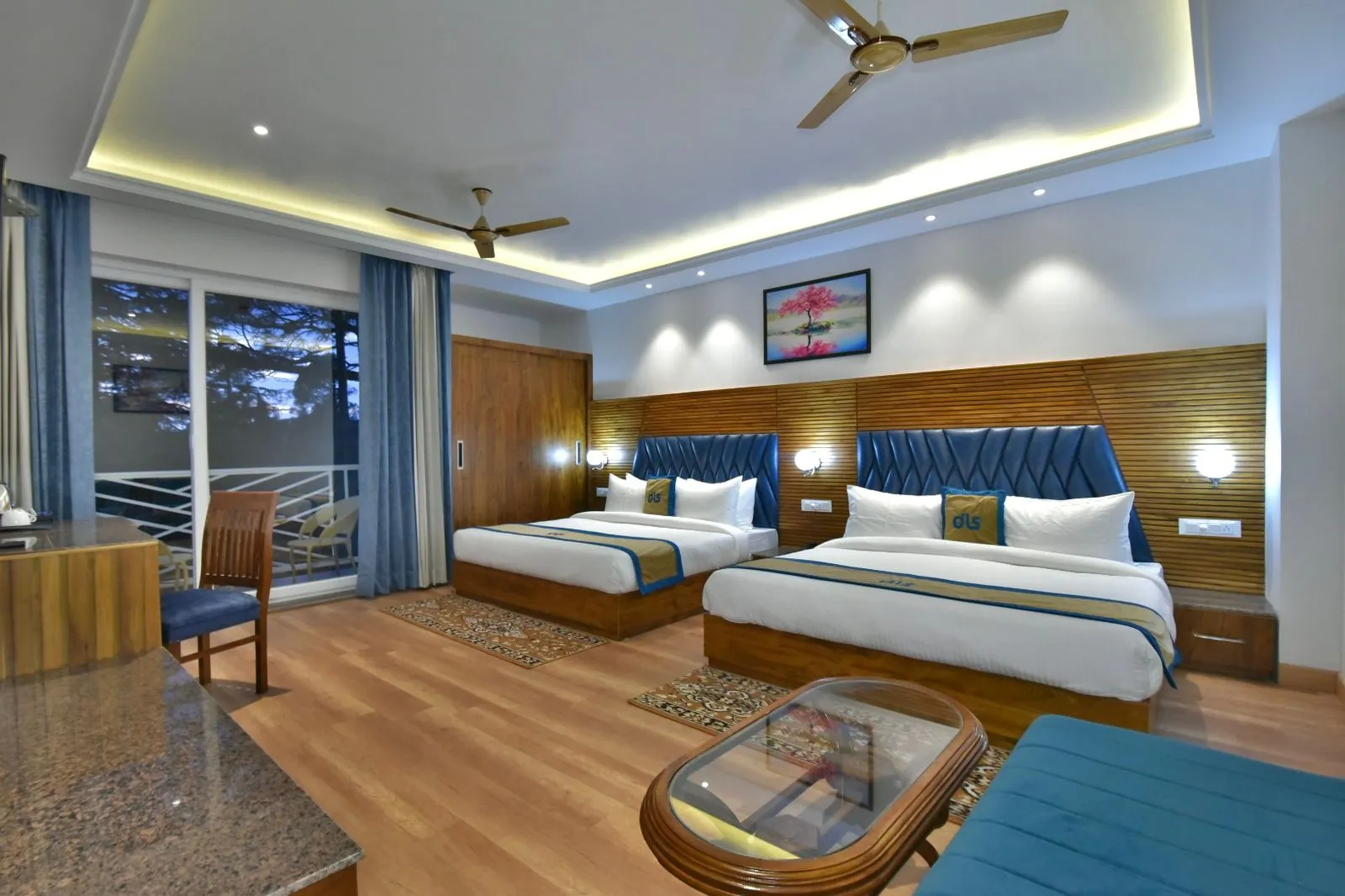 DLS Ark Holiday Inn Room
