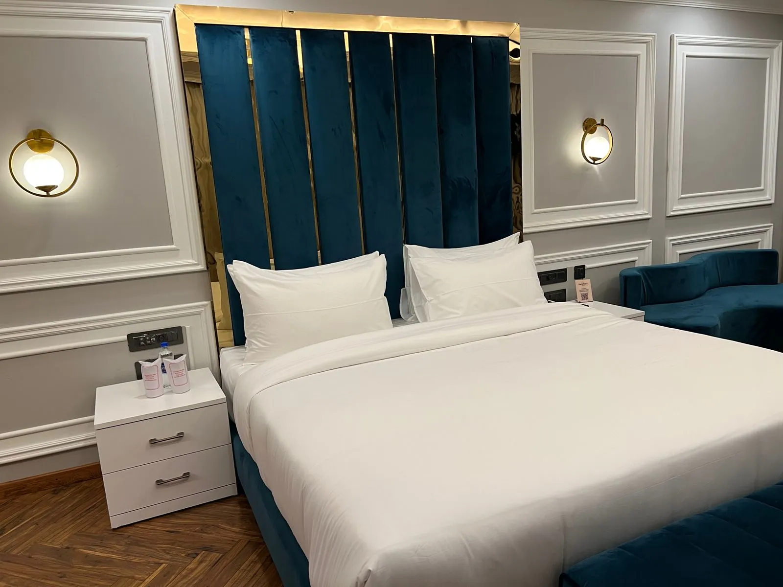DLS Claret Inn Room