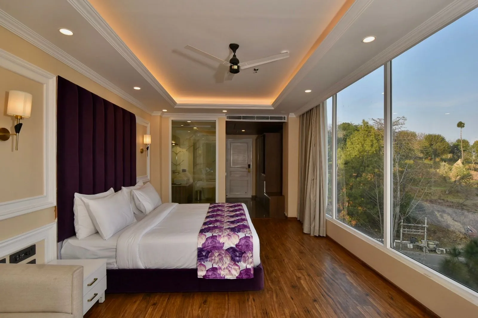 DLS Claret Inn Room