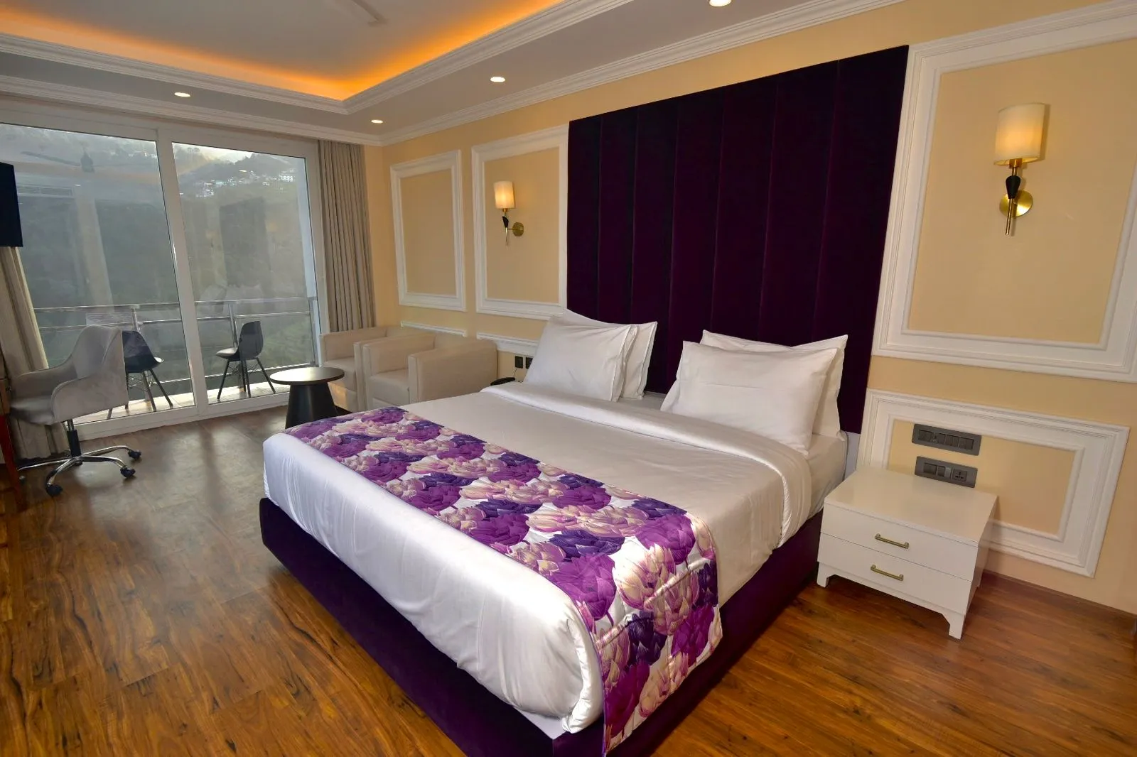 DLS Claret Inn Room