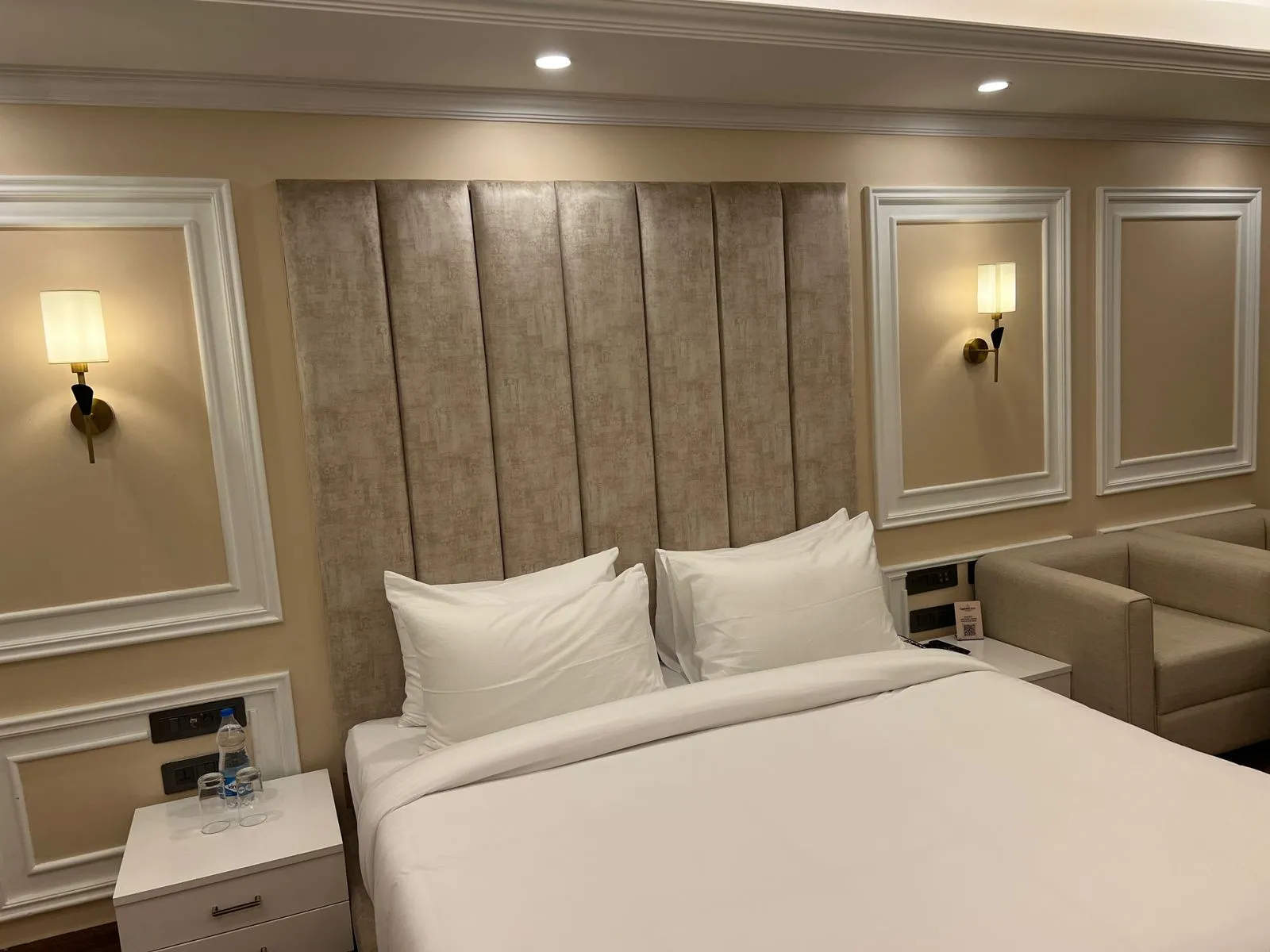 DLS Claret Inn Room