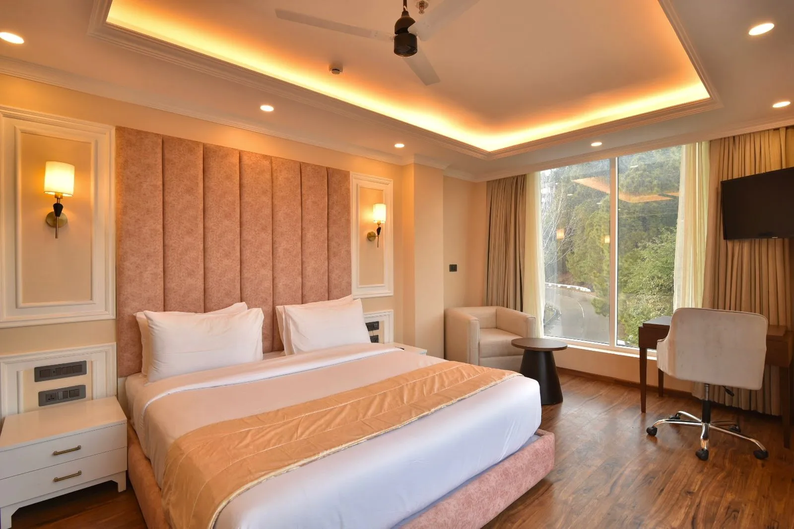 DLS Claret Inn Room