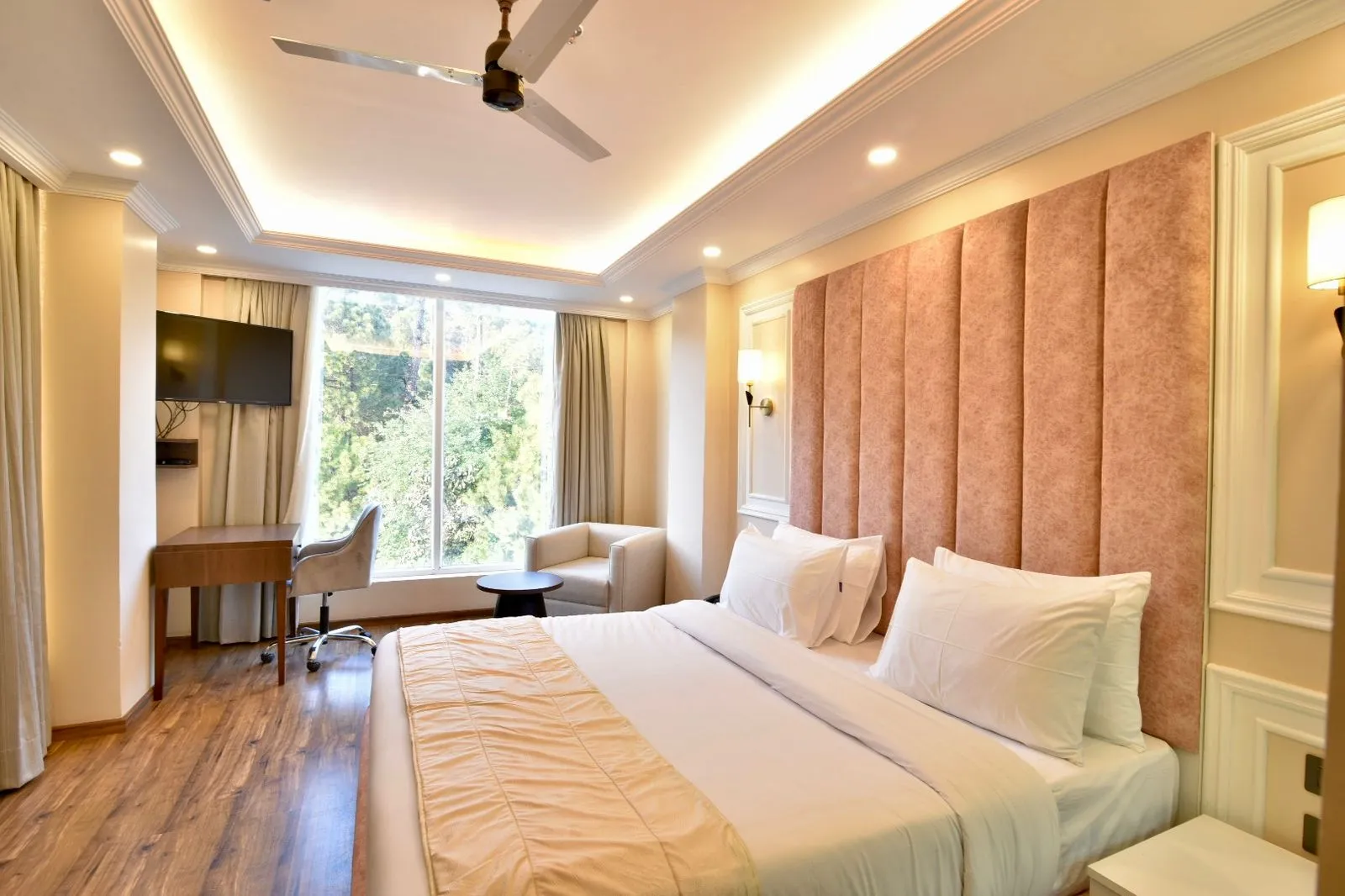 DLS Claret Inn Room