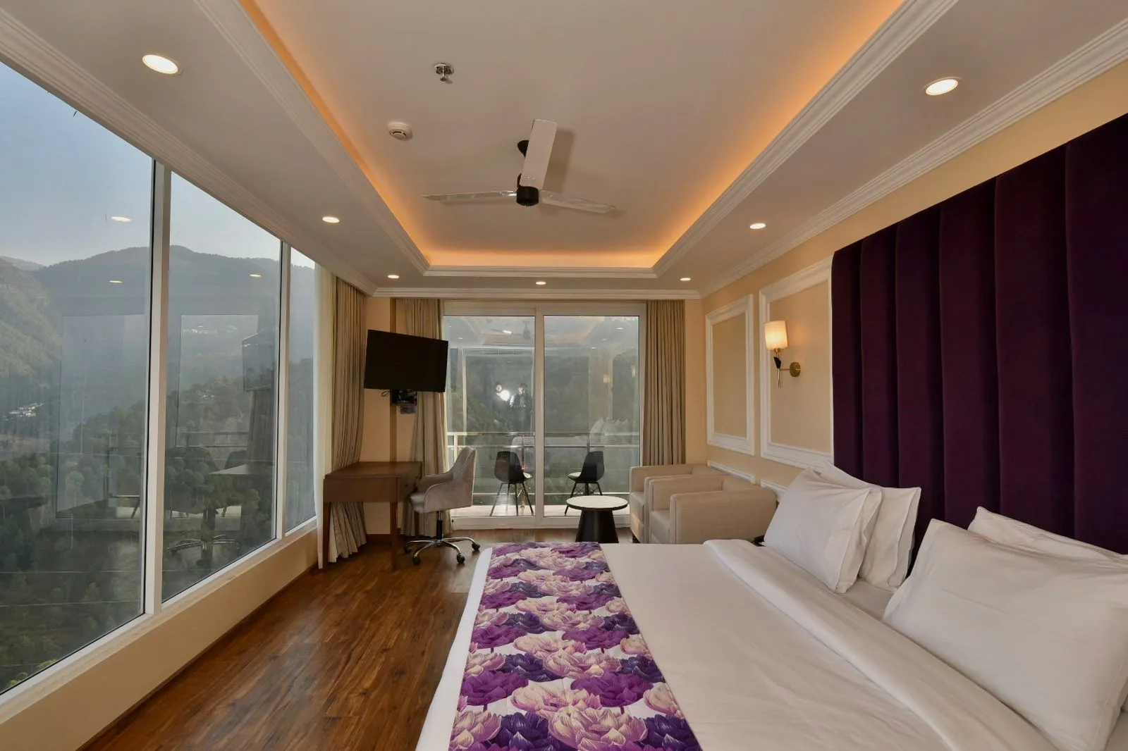 DLS Claret Inn Room