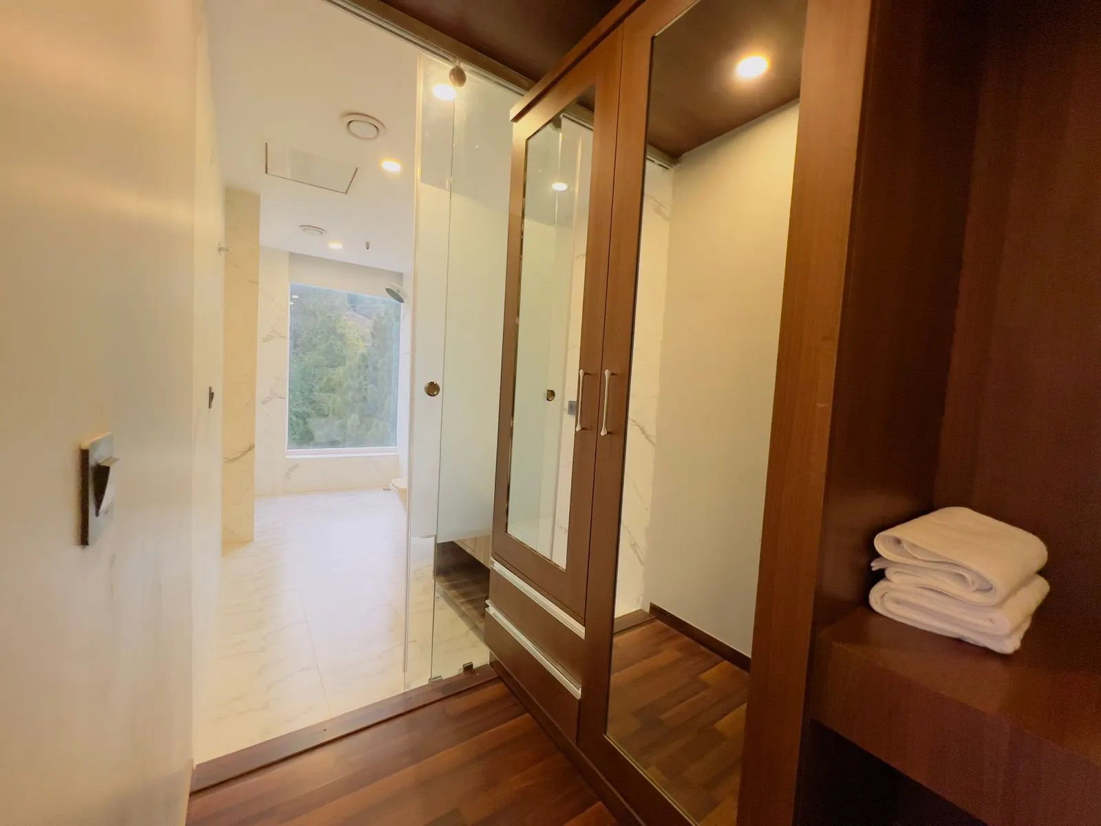 DLS Claret Inn Room