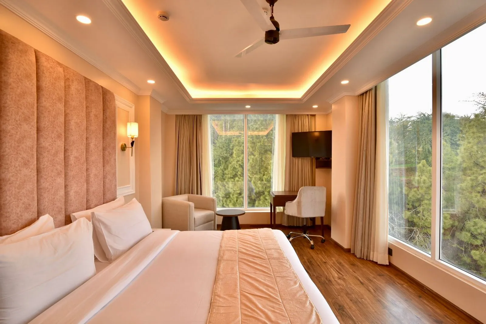 DLS Claret Inn Room