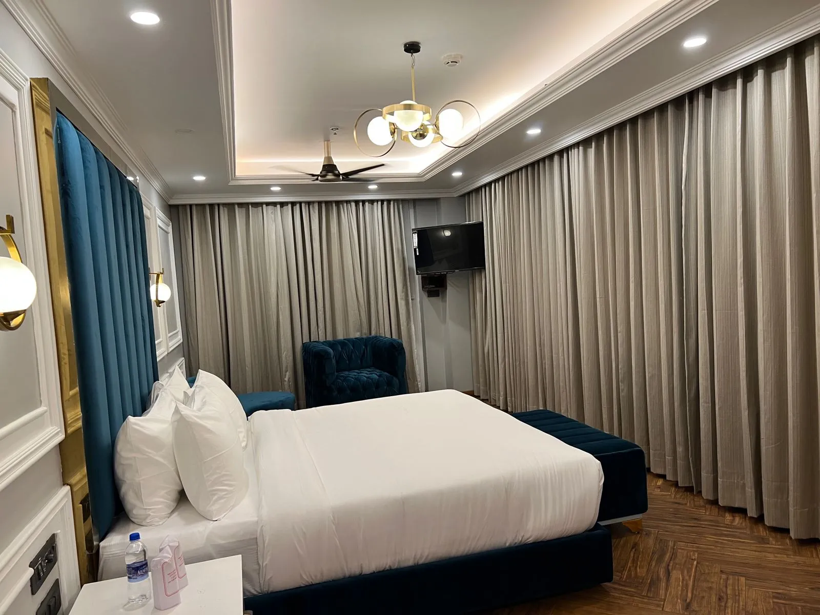 DLS Claret Inn Room