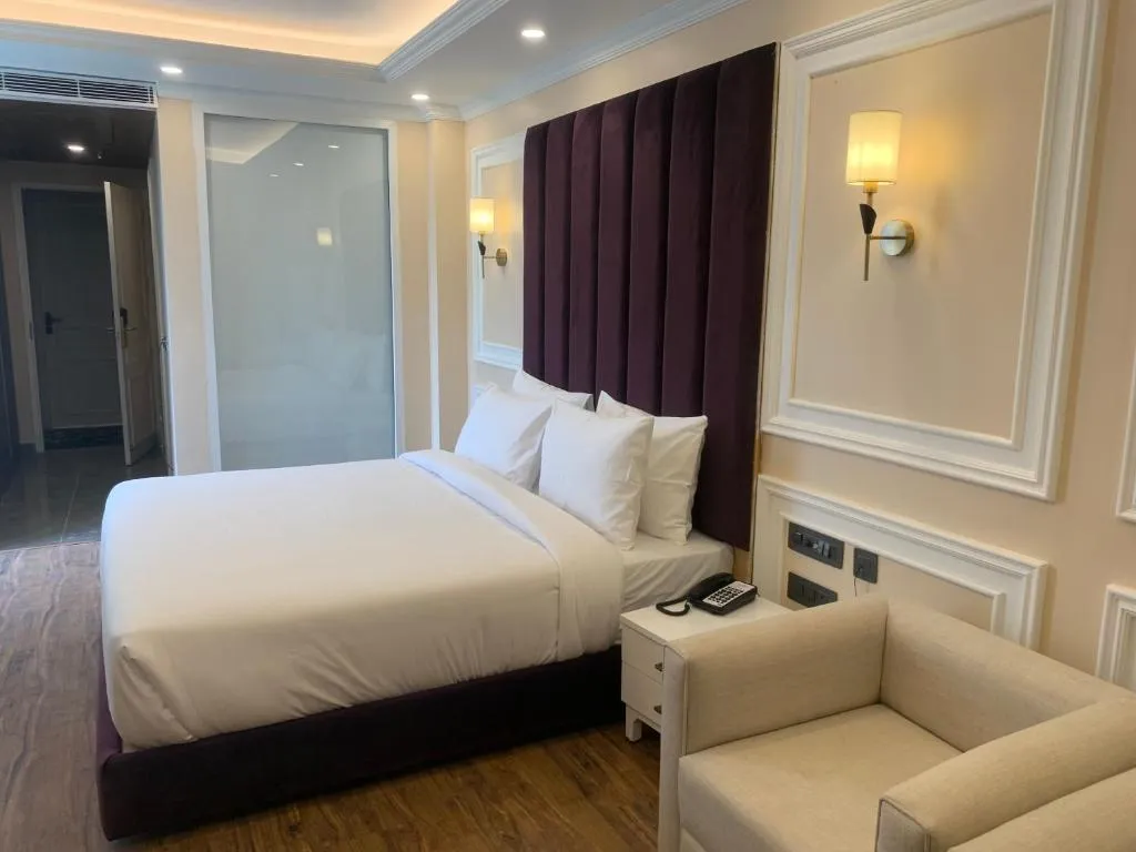 DLS Claret Inn Room
