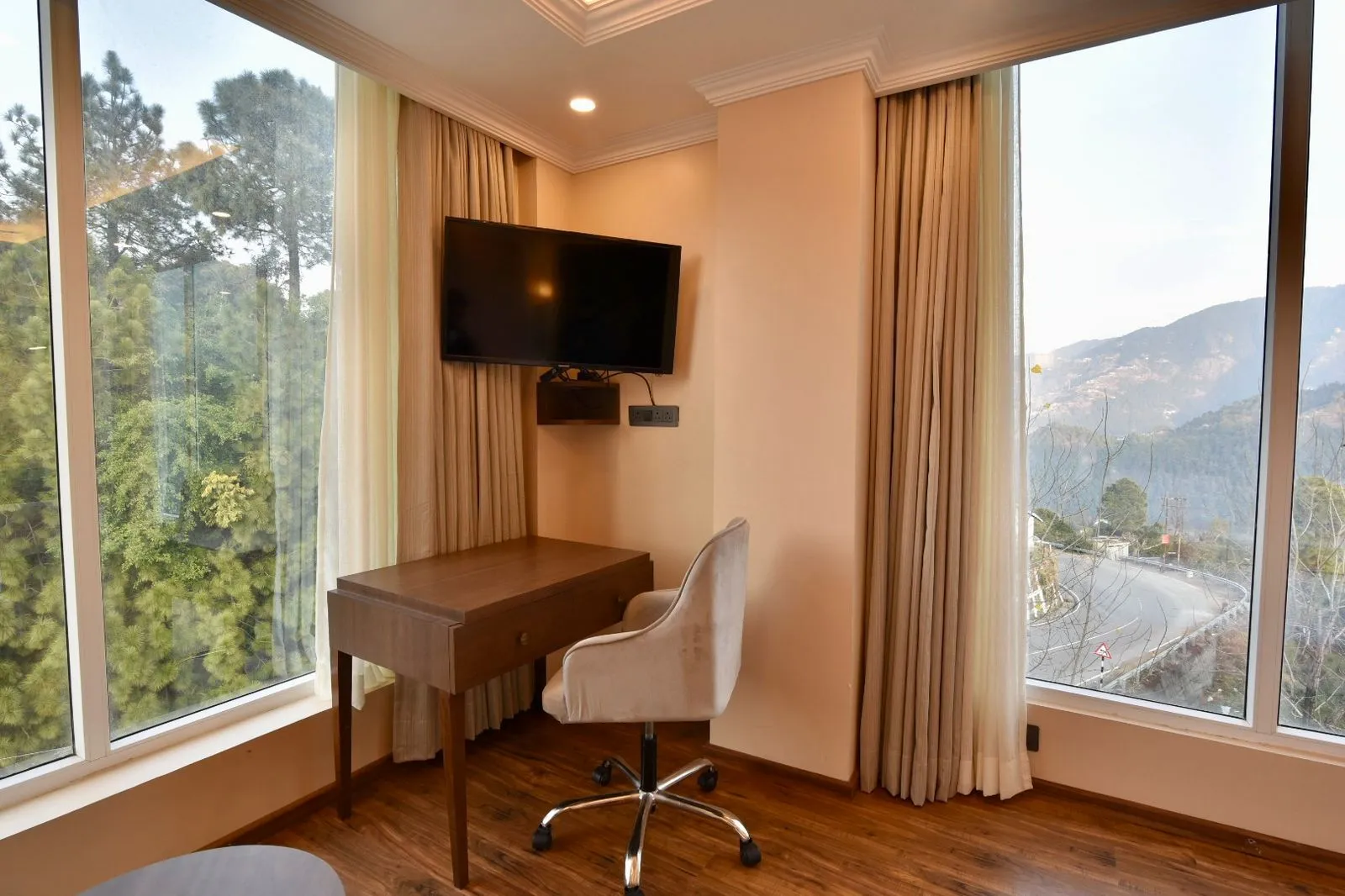 DLS Claret Inn Room