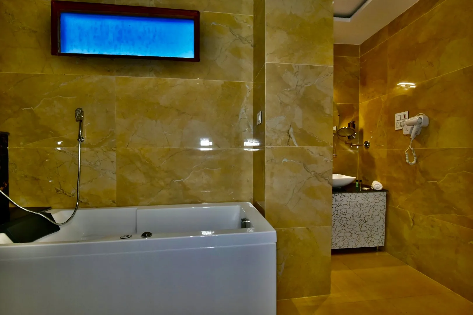 DLS Dalhousie valley resort Washroom