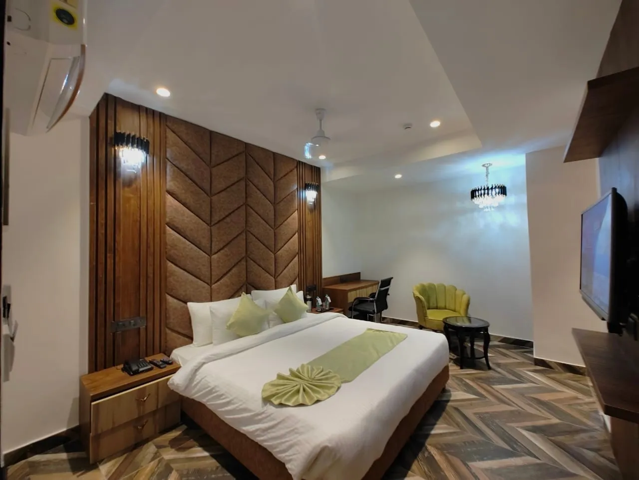 DLS Grand Luxotica Room