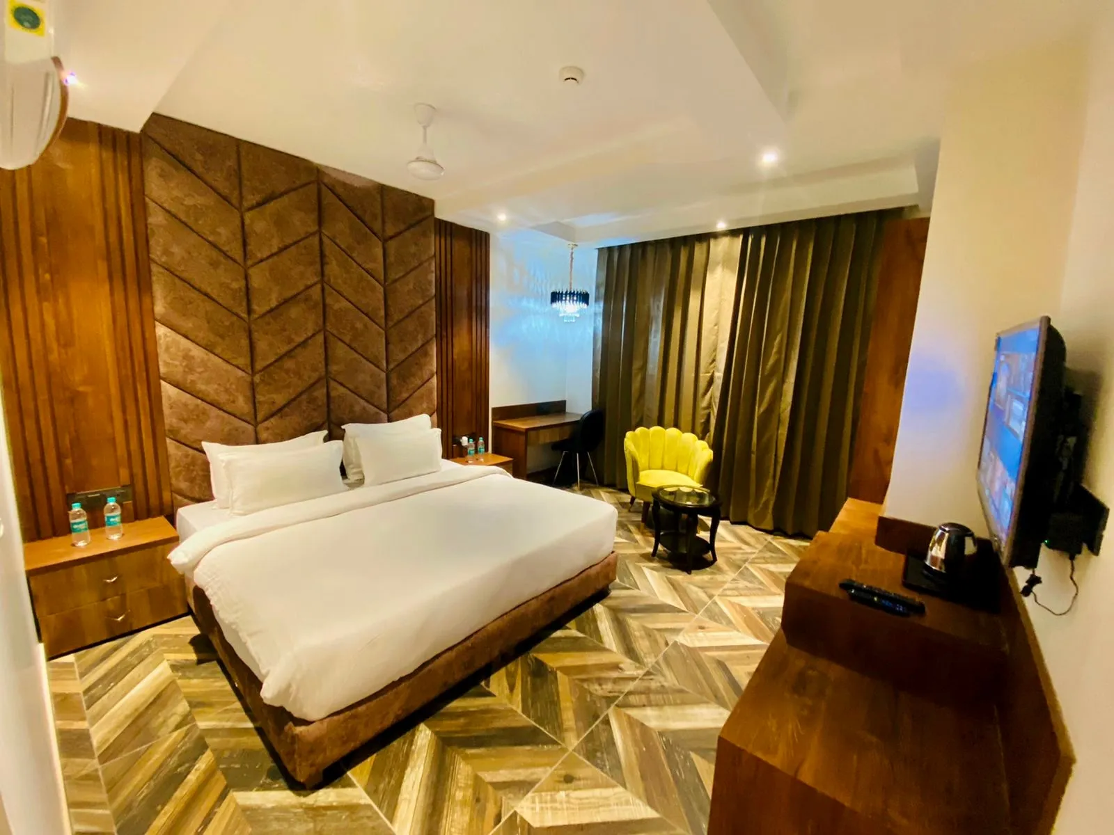 DLS Grand Luxotica Room