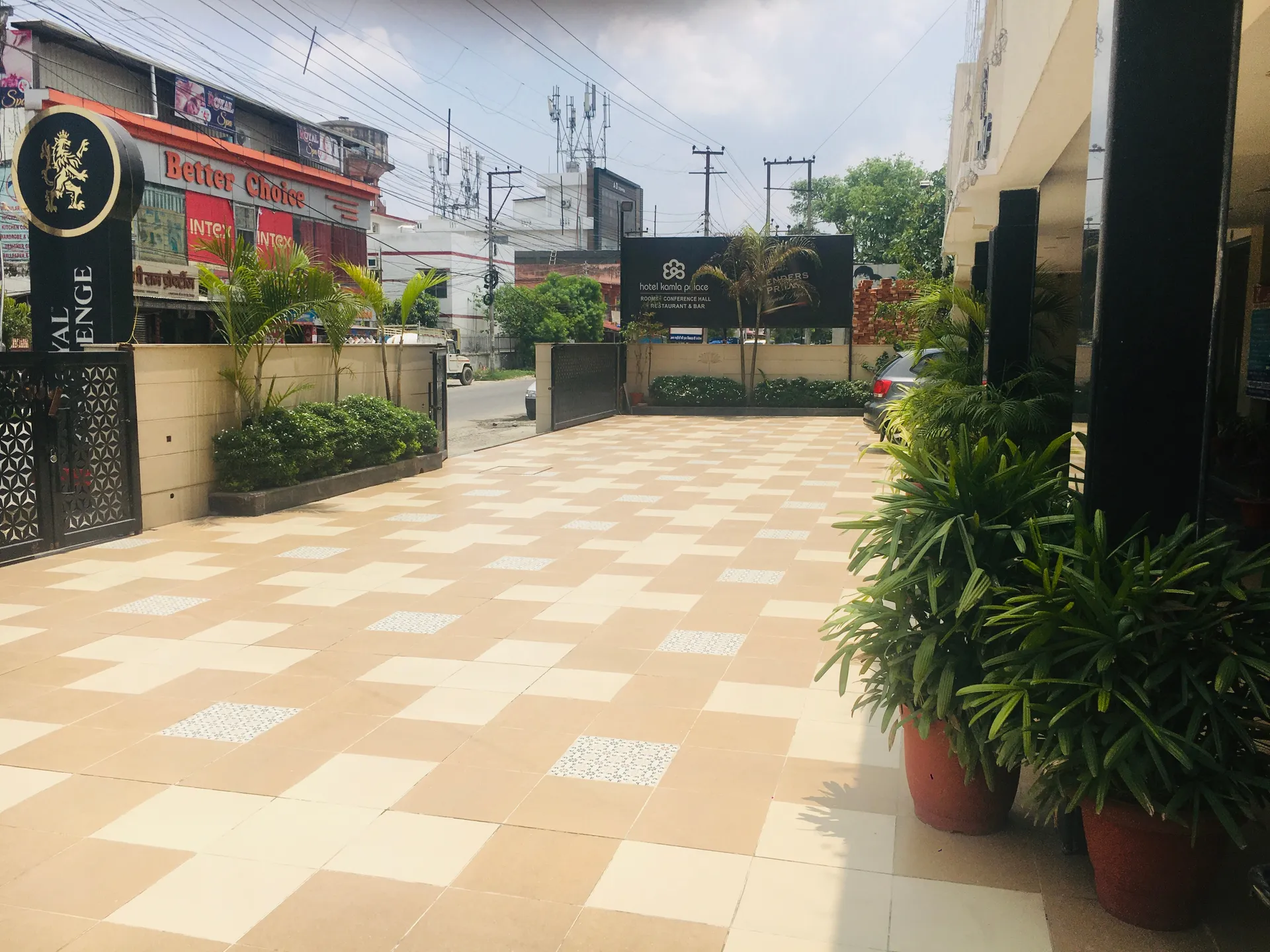 Hotel Kamla Palace Parking