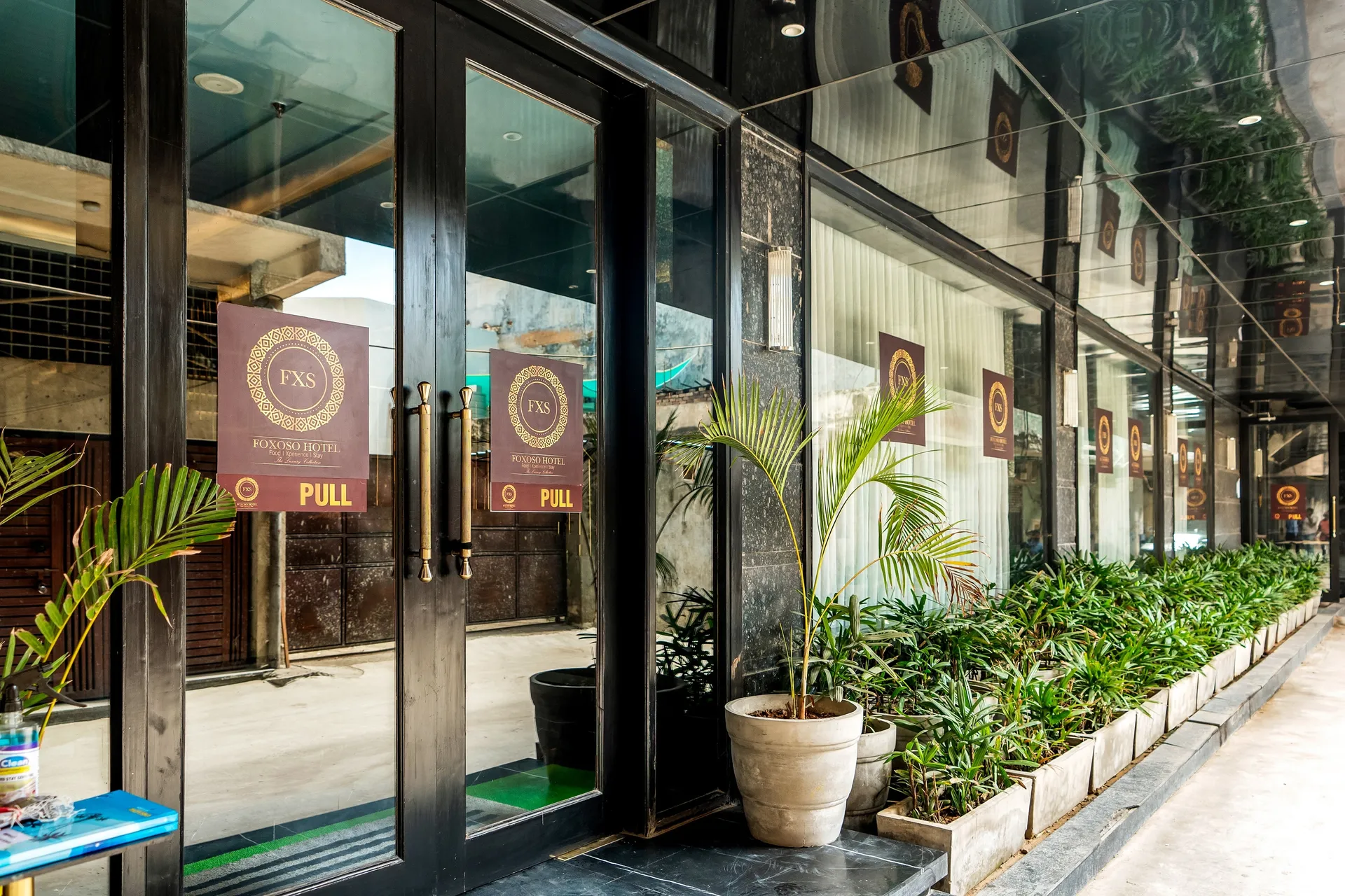 Foxoso Hotel, Delhi Airport Entrance