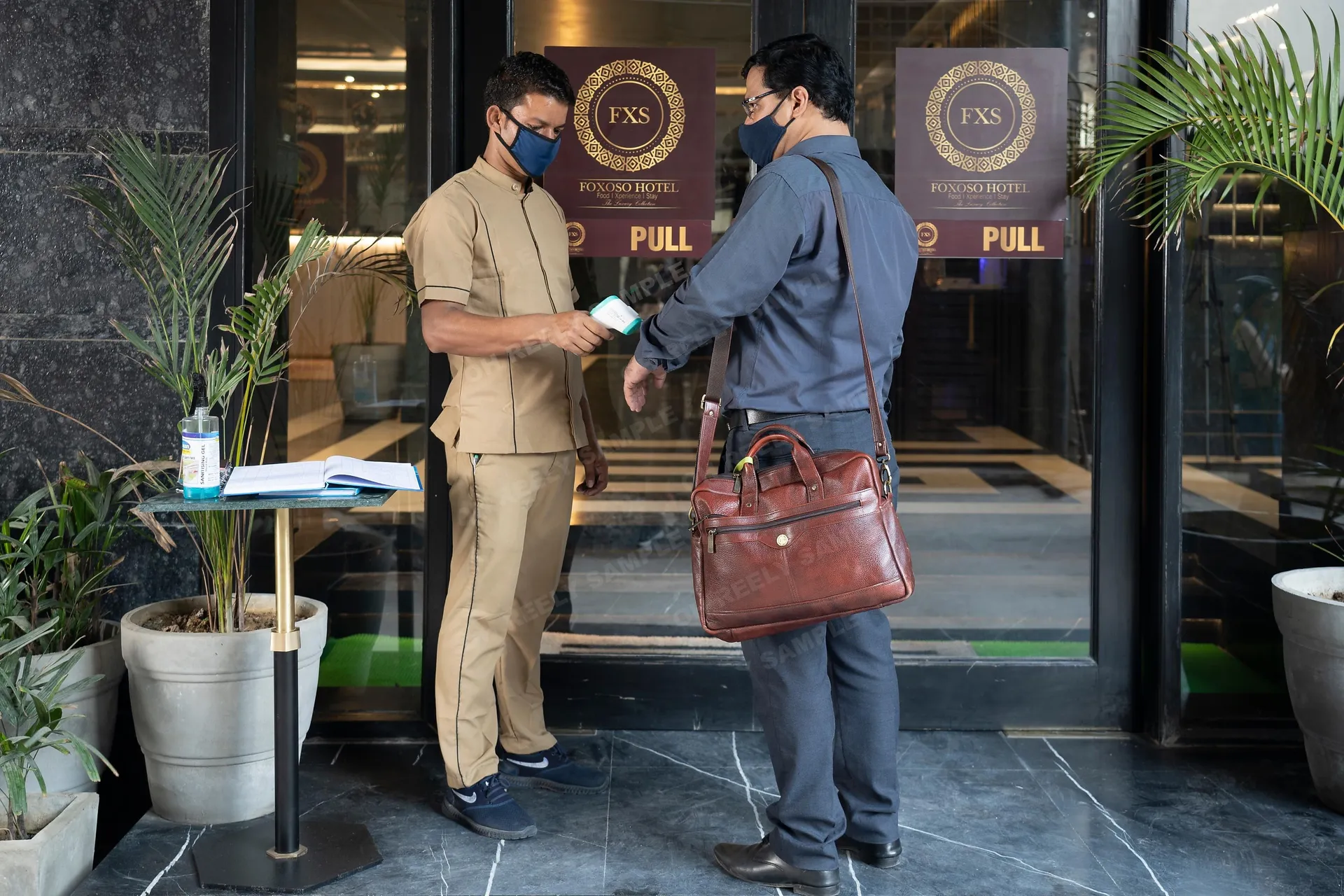 Foxoso Hotel, Delhi Airport Entrance