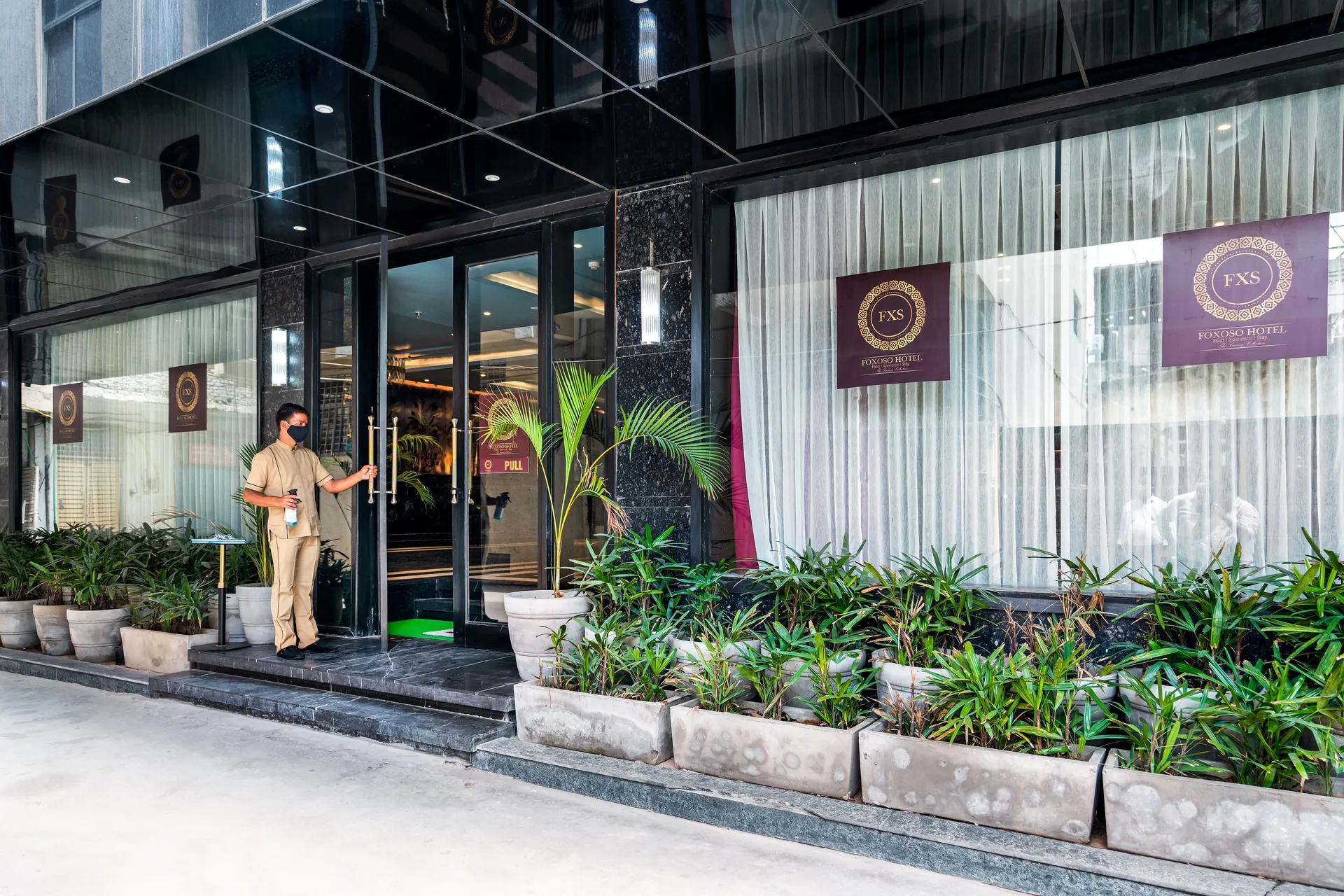 Foxoso Hotel, Delhi Airport Facade