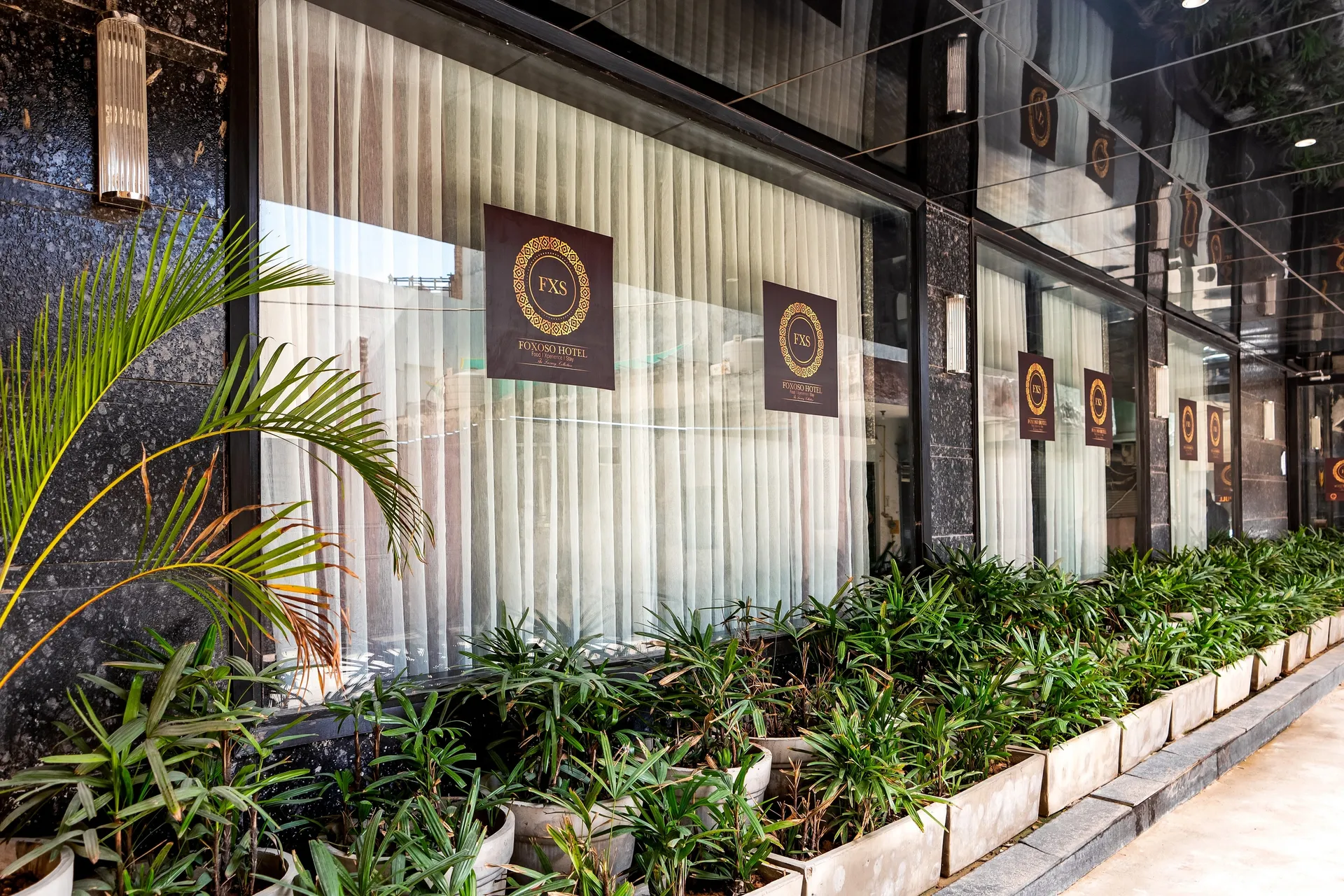 Foxoso Hotel, Delhi Airport Parking