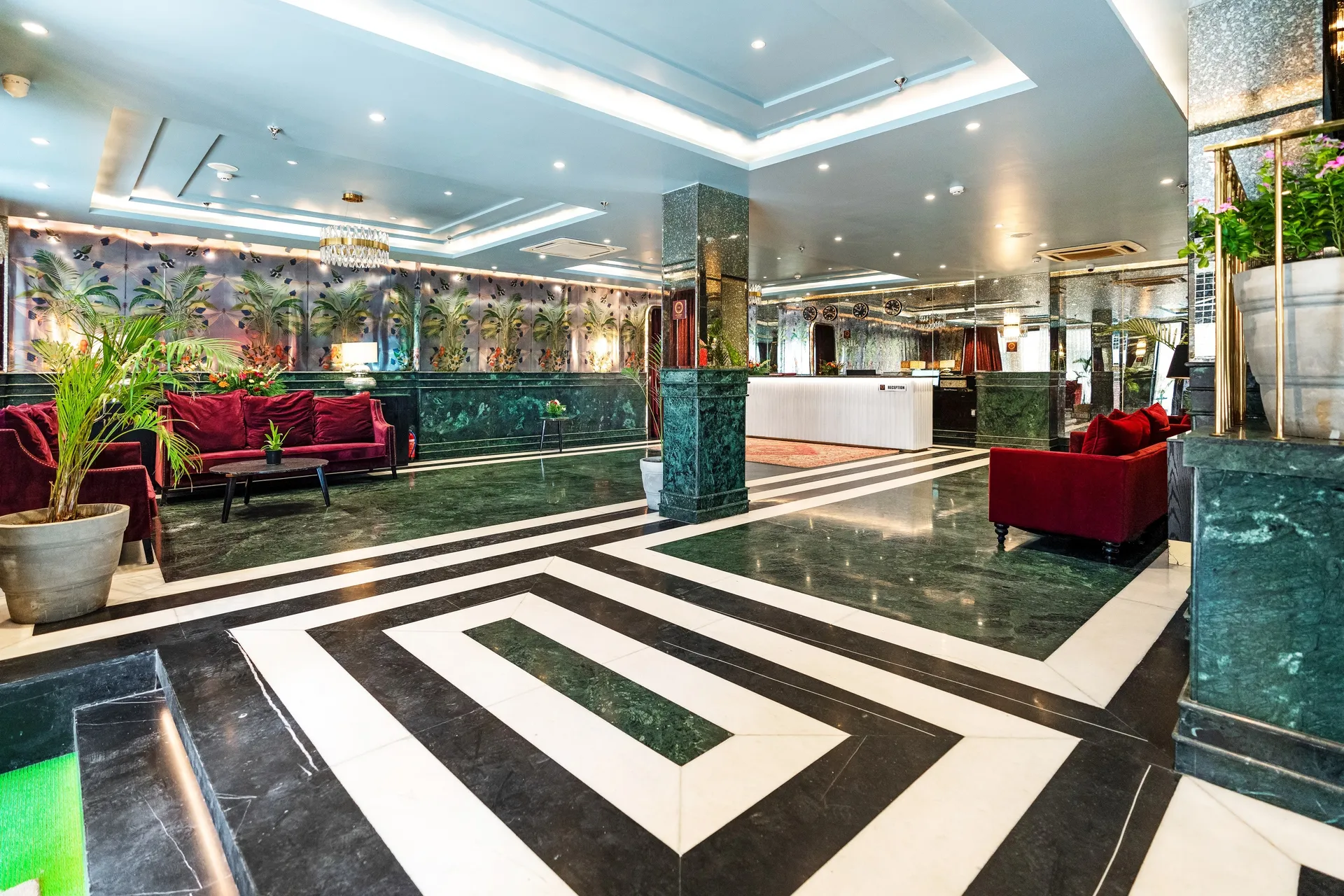 Foxoso Hotel, Delhi Airport Reception