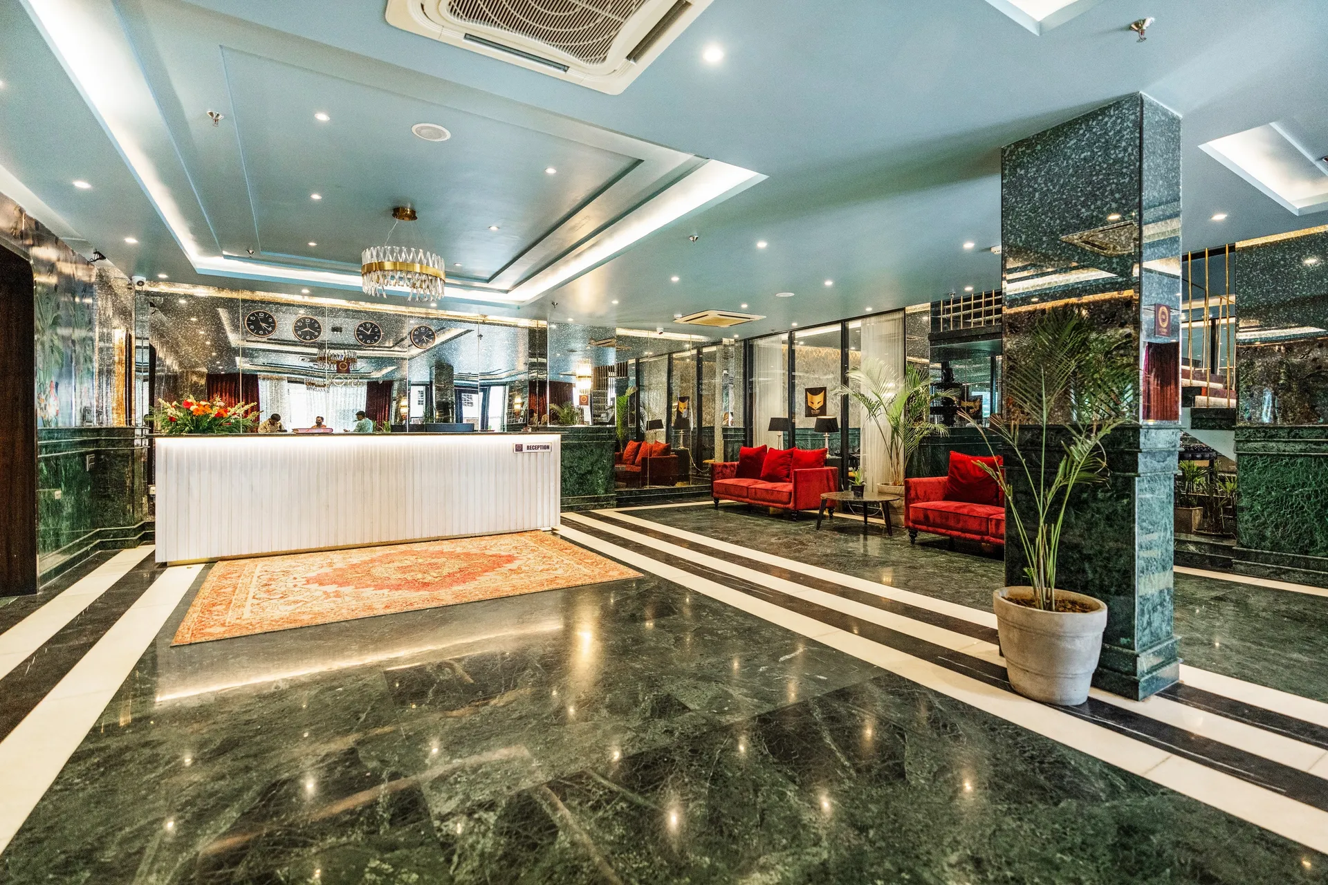 Foxoso Hotel, Delhi Airport Reception