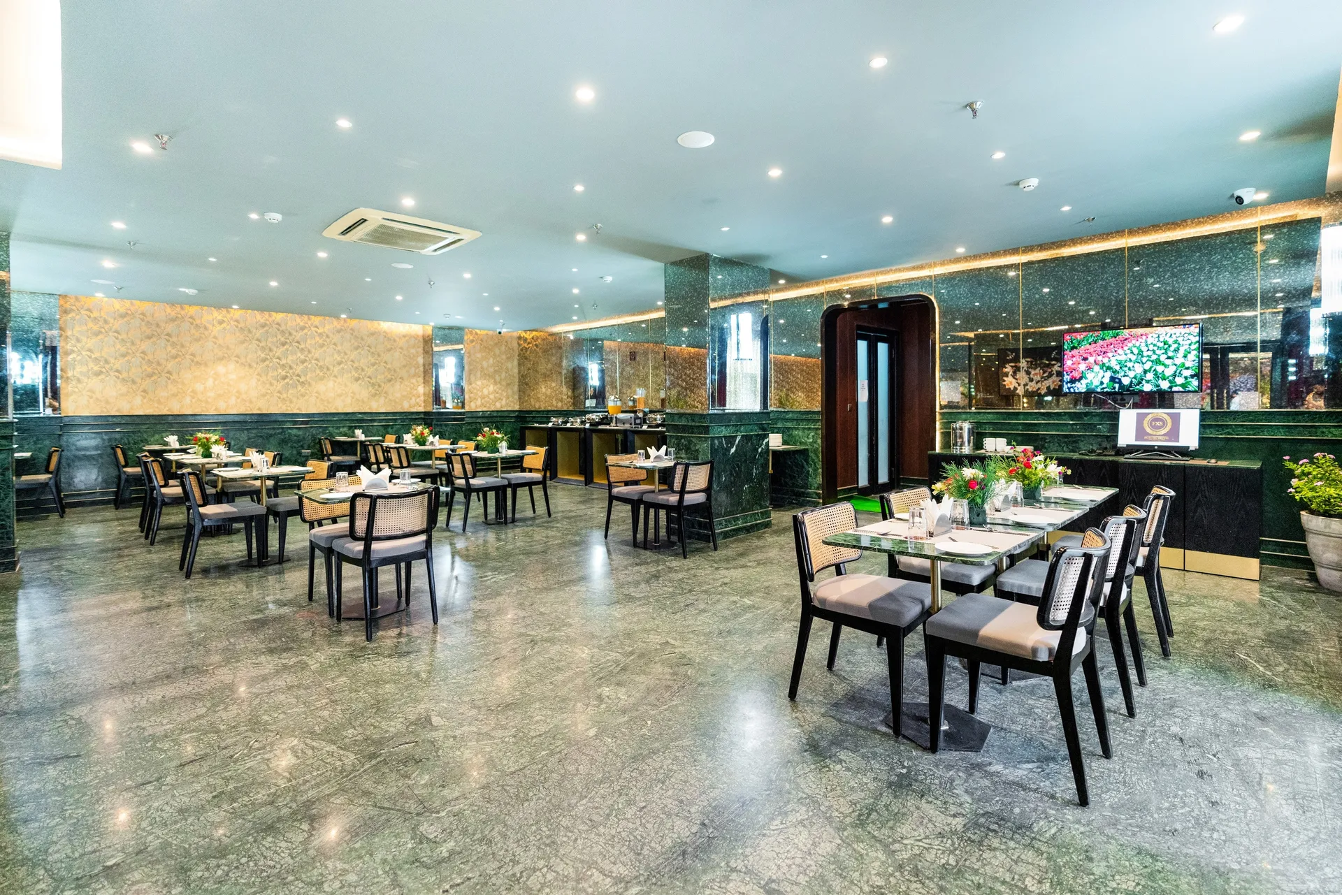 Foxoso Hotel, Delhi Airport Restaurant
