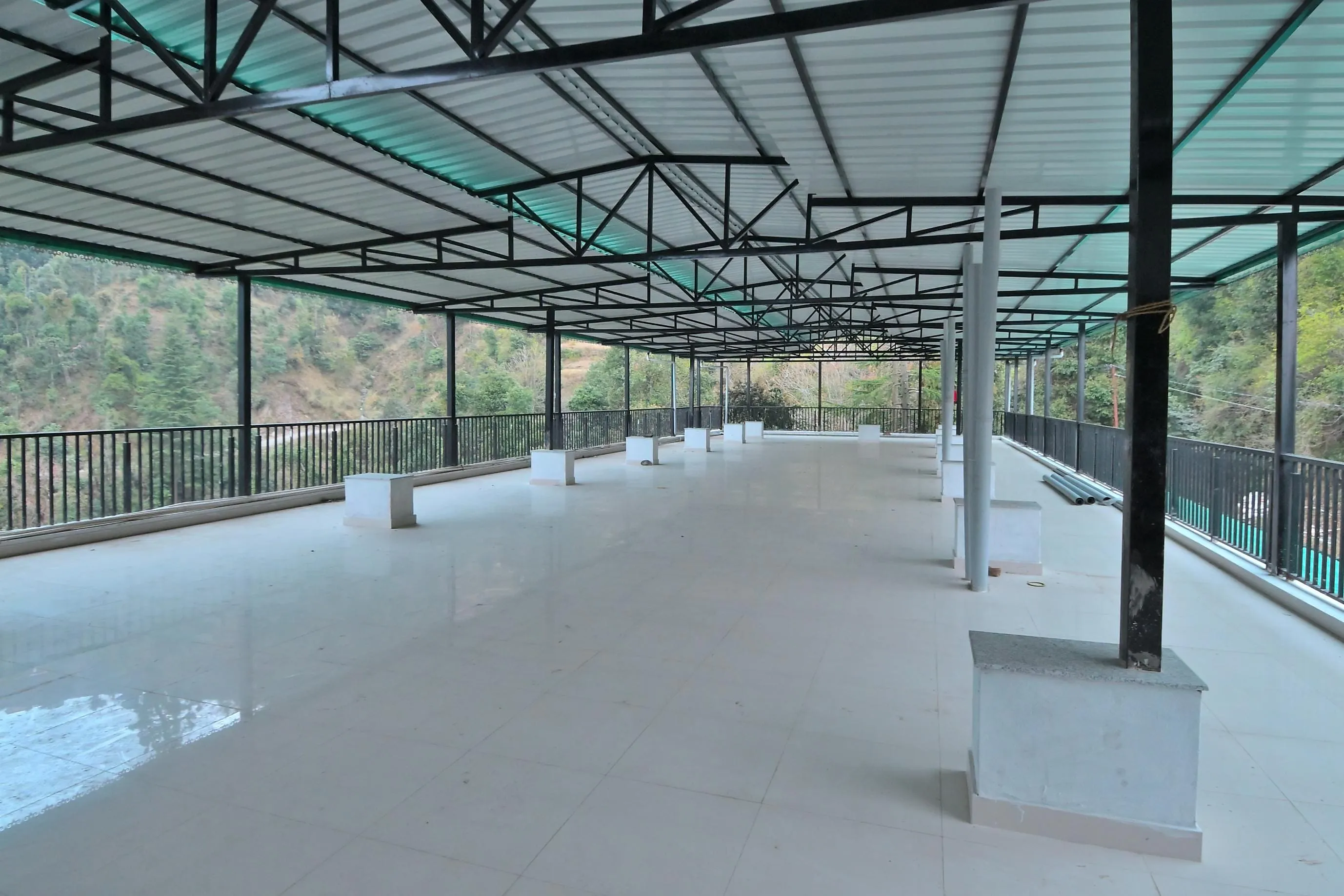 Hotel Dhanolti View by LA Riqueza Common Area