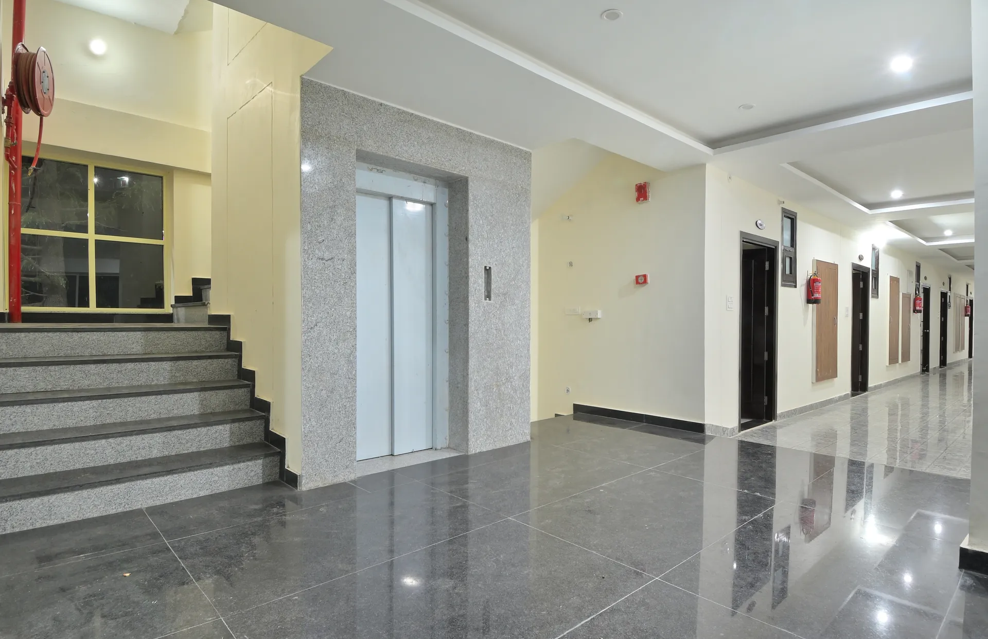 Hotel Dhanolti View by LA Riqueza Common Area