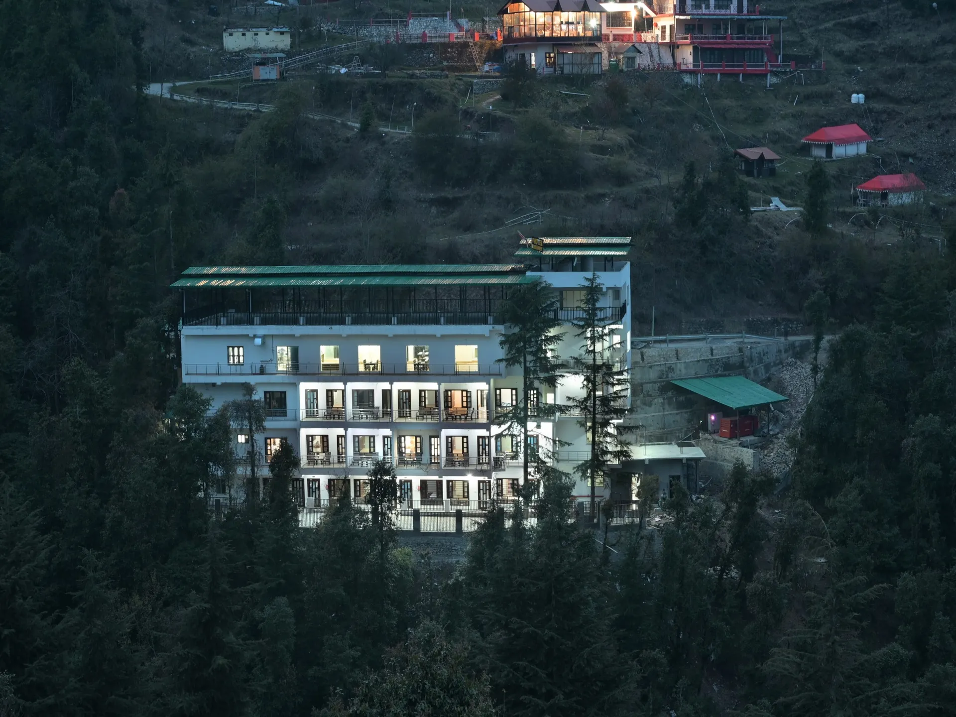 Hotel Dhanolti View by LA Riqueza Facade